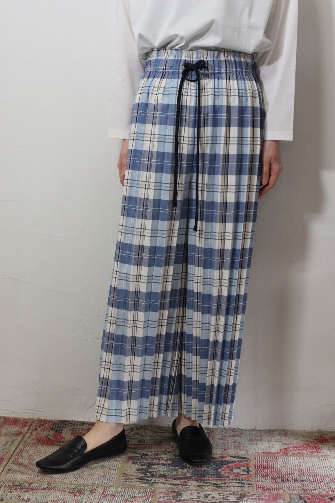 プリーツチャックパンツ ブルー