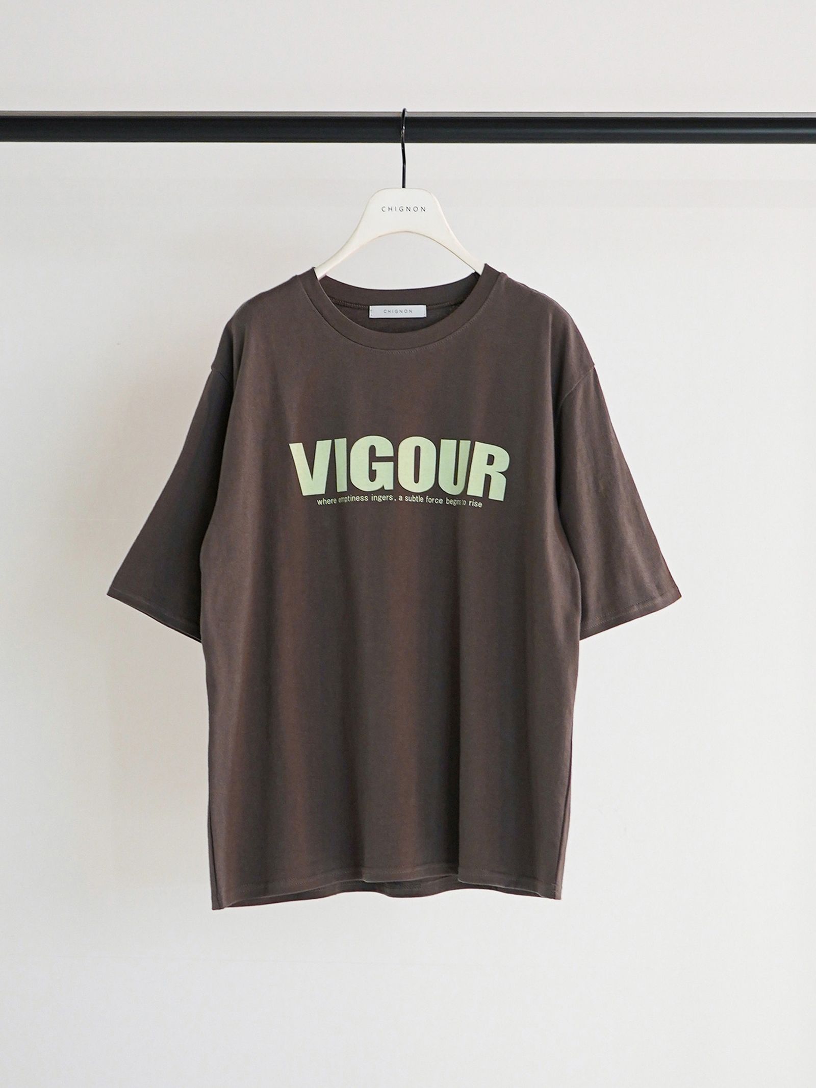 [8461-102KK] ”VIGOUR”プリントTee ブラウン