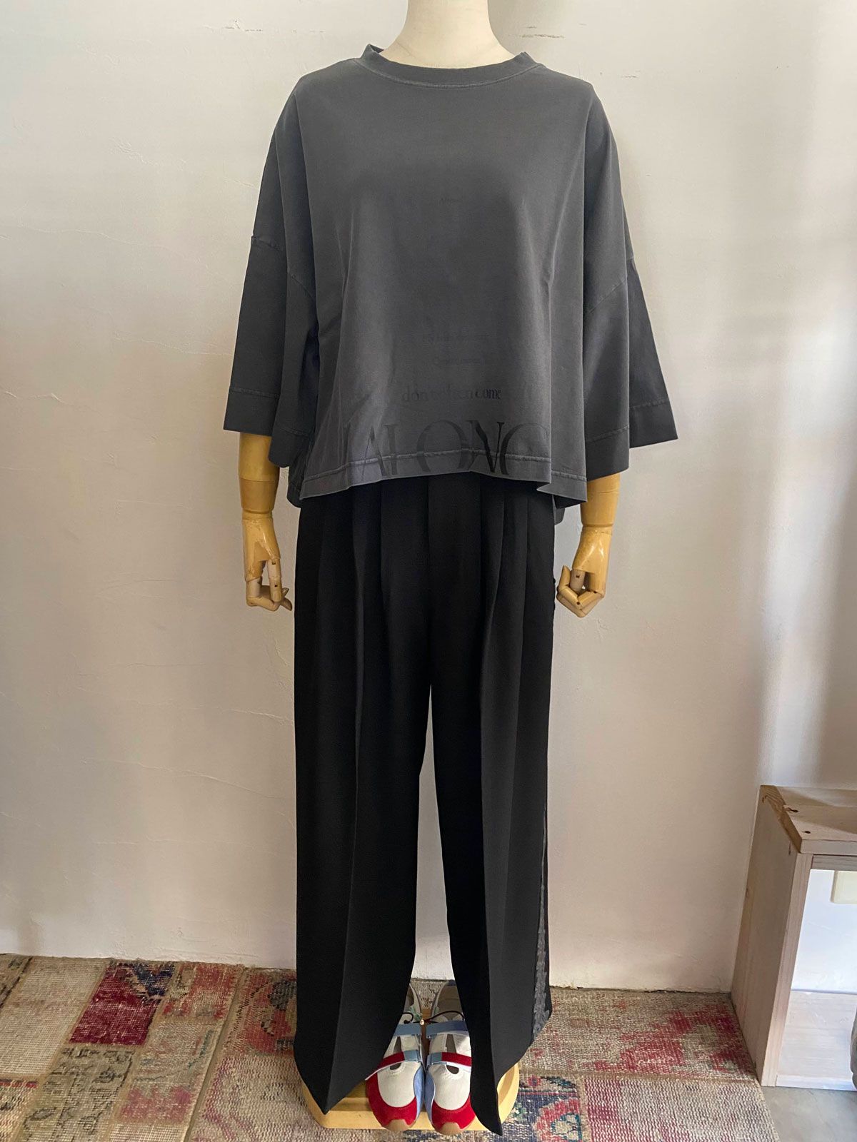 ピグメント製品染め オーバーロゴT チャコール