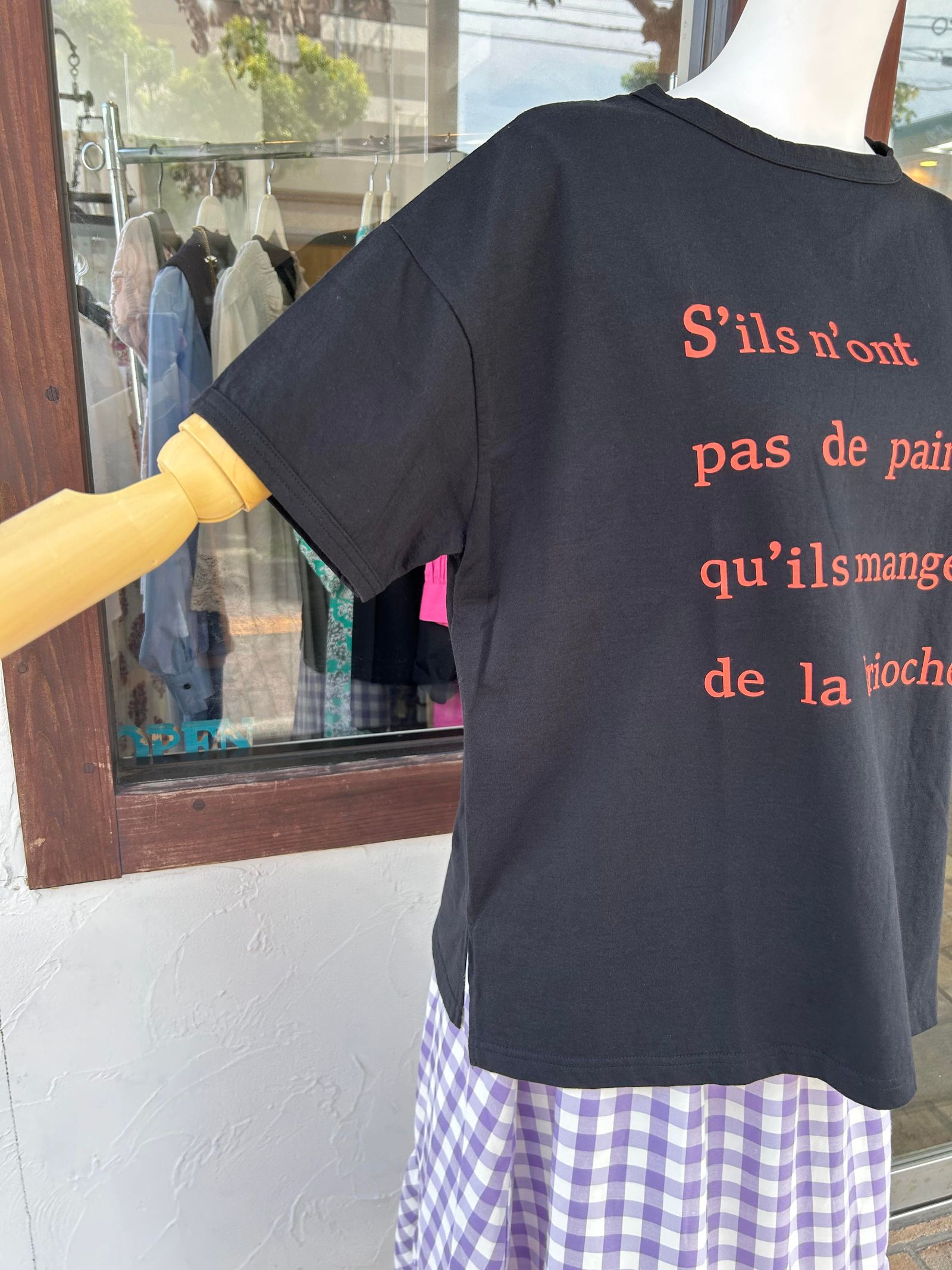 モイストソフト天竺タイプライタープリントTシャツ ミルクxオレンジ