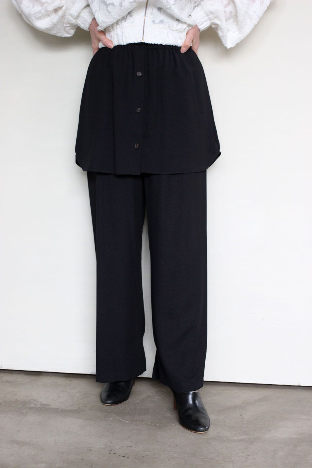 CHIGNON - [3651-025MK] シャツテールスカートPT ブラック | ravii