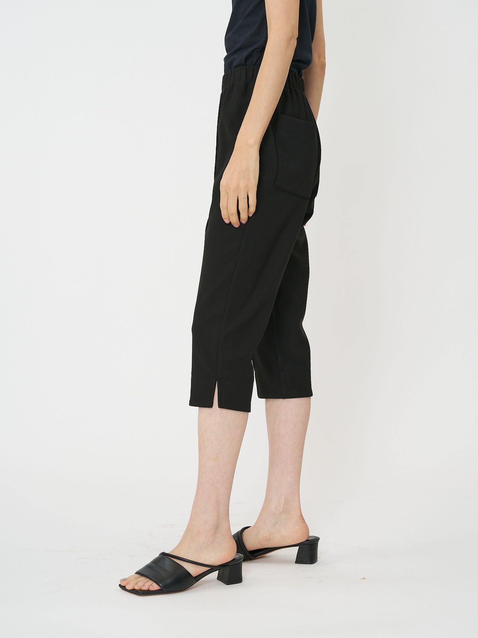 [3261-012KK] ストレッチカプリスリットPT ブラック