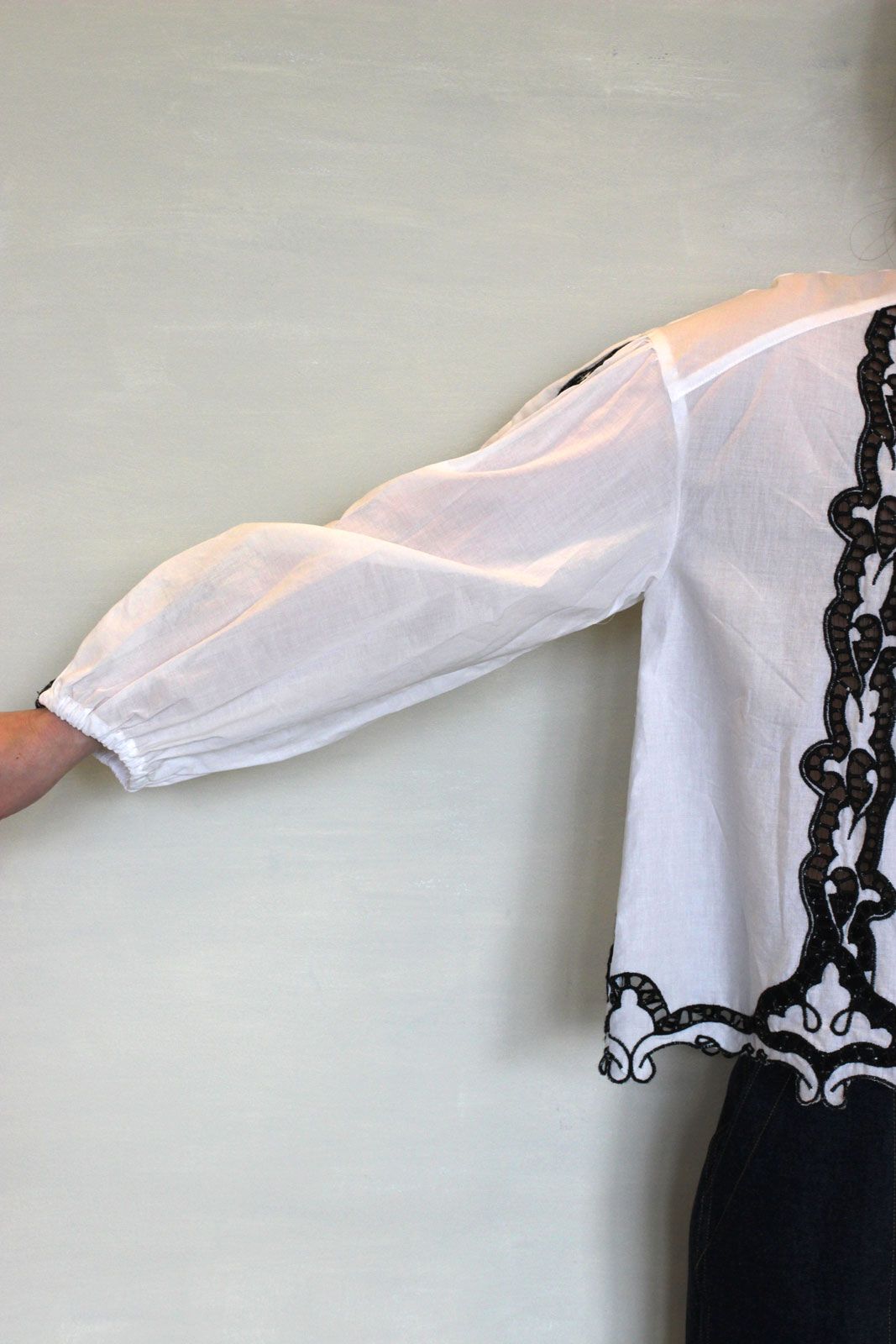 オリジナル刺繍レースプルオーバーブラウス ホワイトxブラック