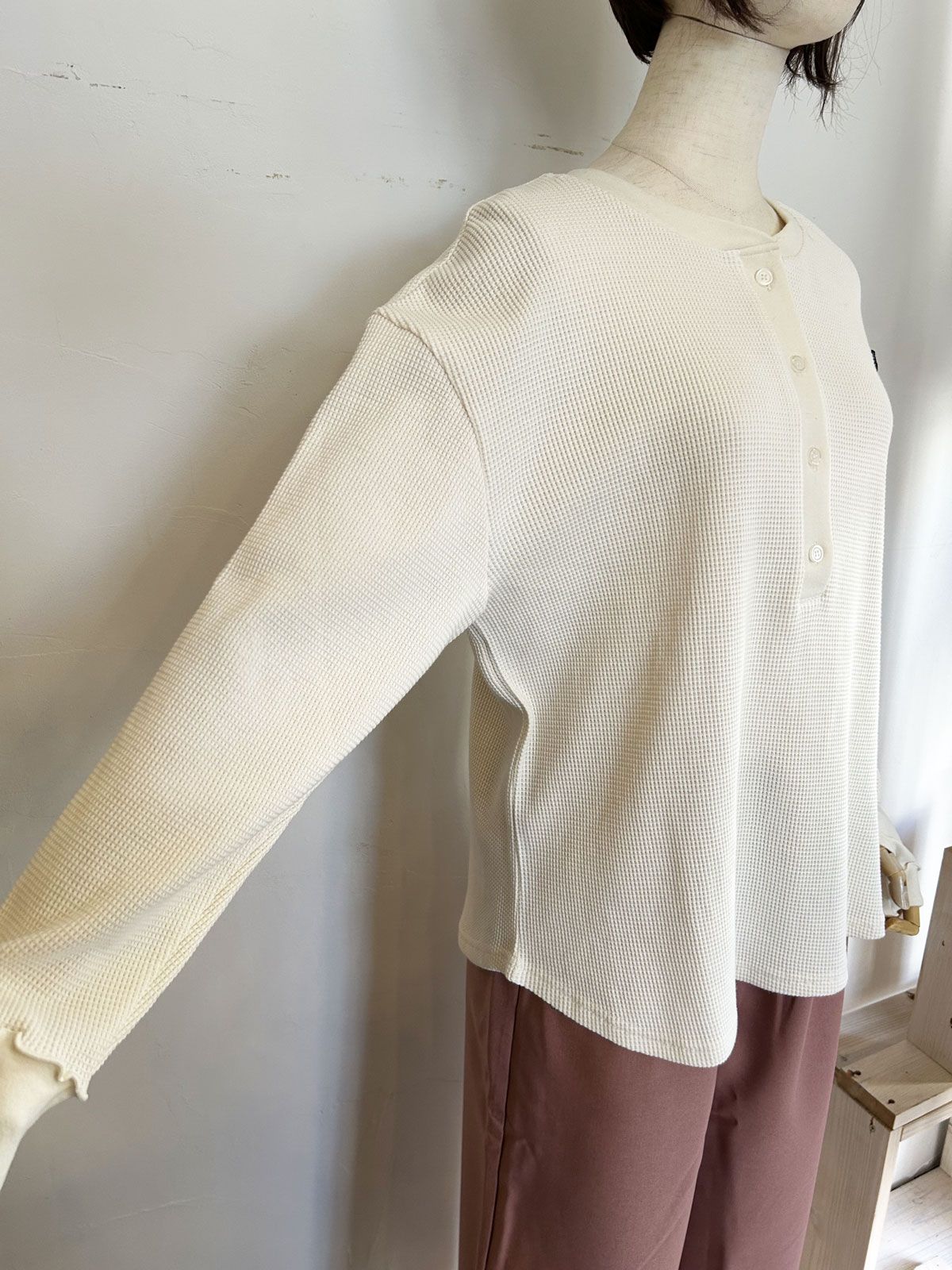 TORAワッフルヘンリーネックトップス アイボリー
