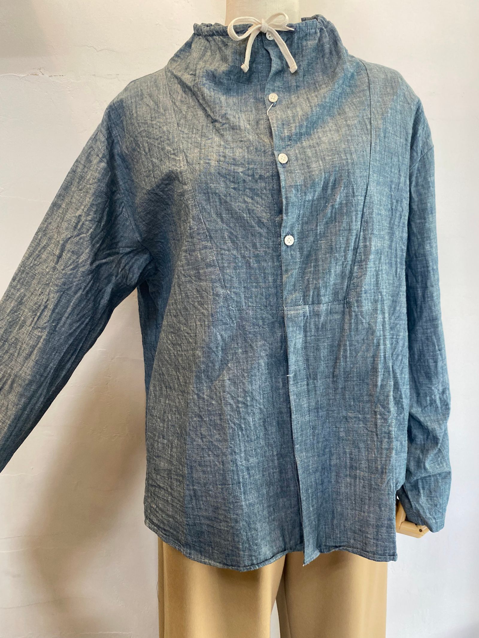 スタンドアウェーカラーコットンシャツ ブルー