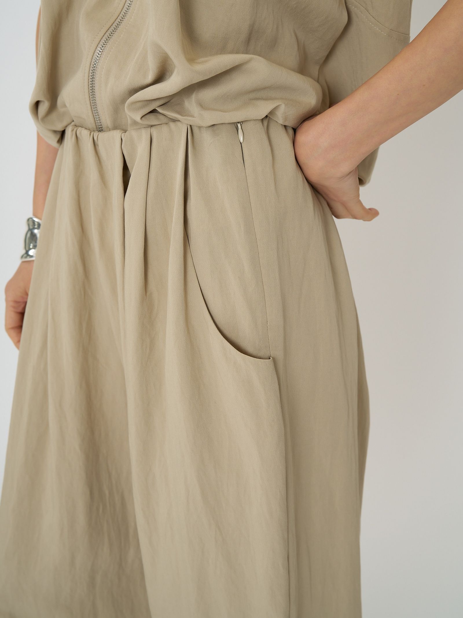 [3261-026MK] フロントタックカーヴィーPT アイボリー