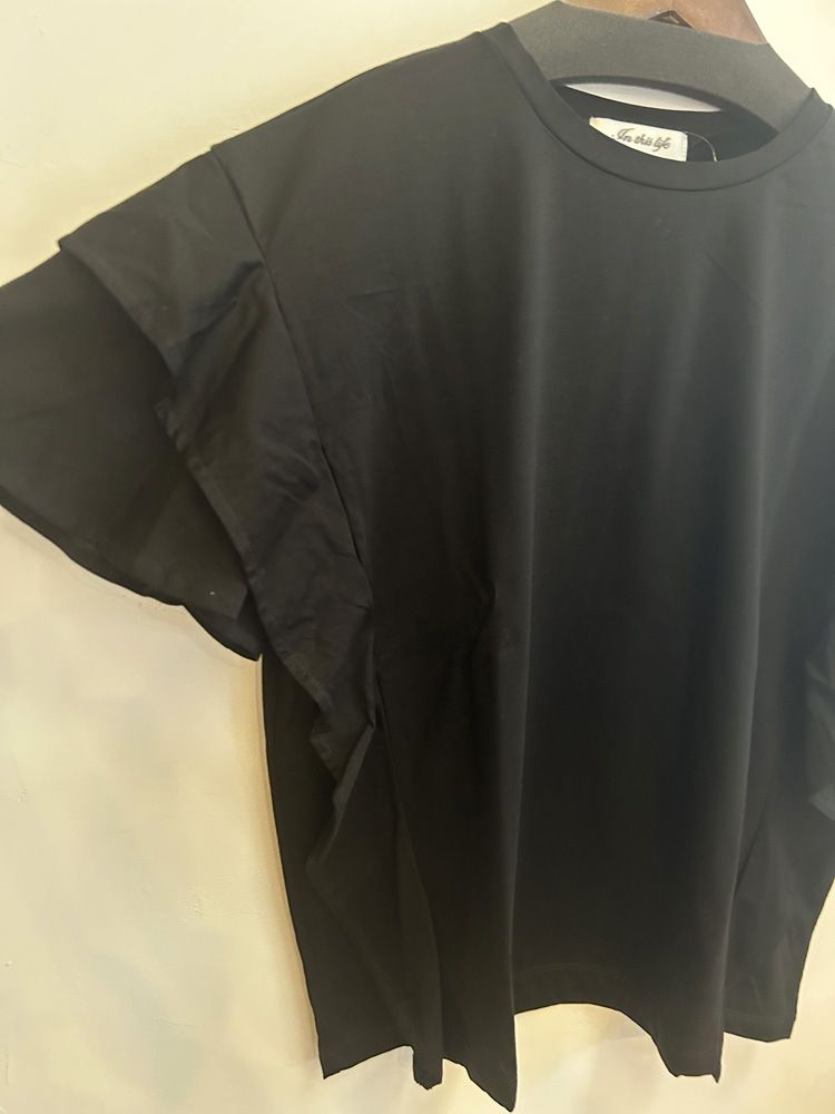 フリルスリーブTシャツ ブラック