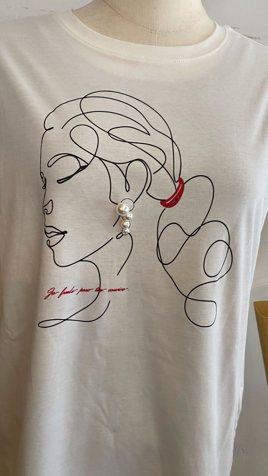 ラインアートパール飾りTシャツ ホワイト