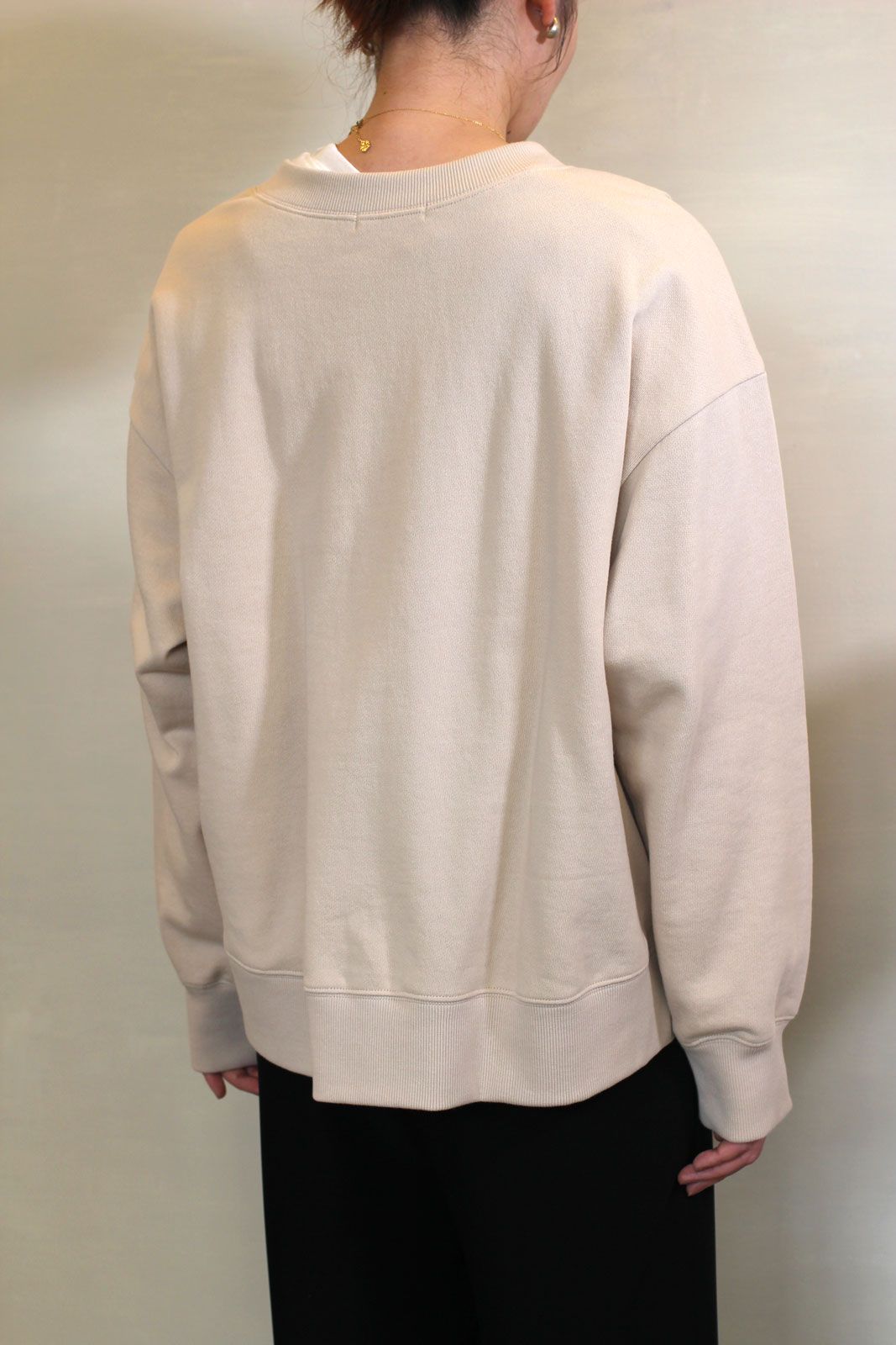 アシンメトリーロゴカットソー ベージュ