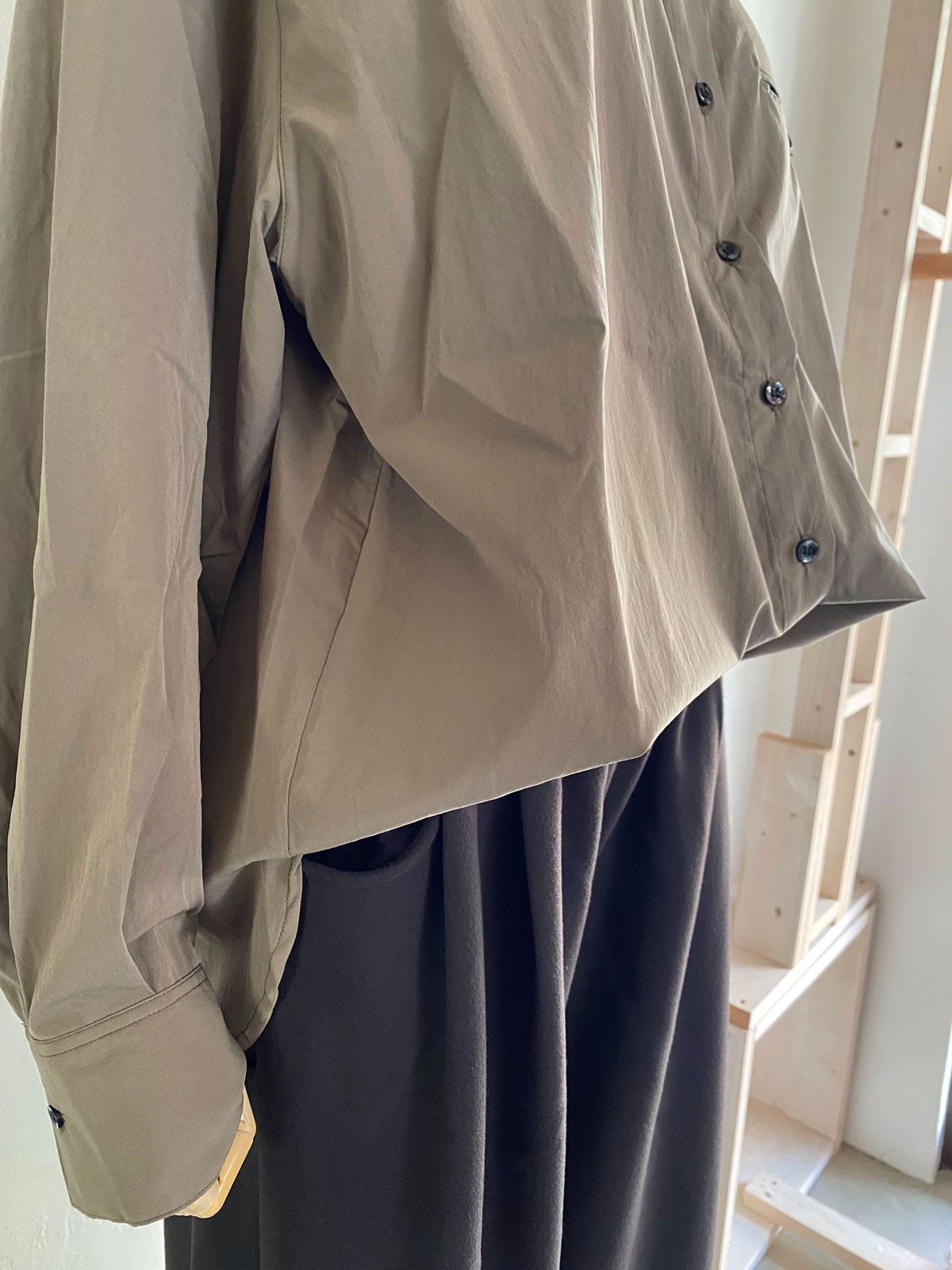 ポリエステルブロード 丈2WAYシャツ カーキ