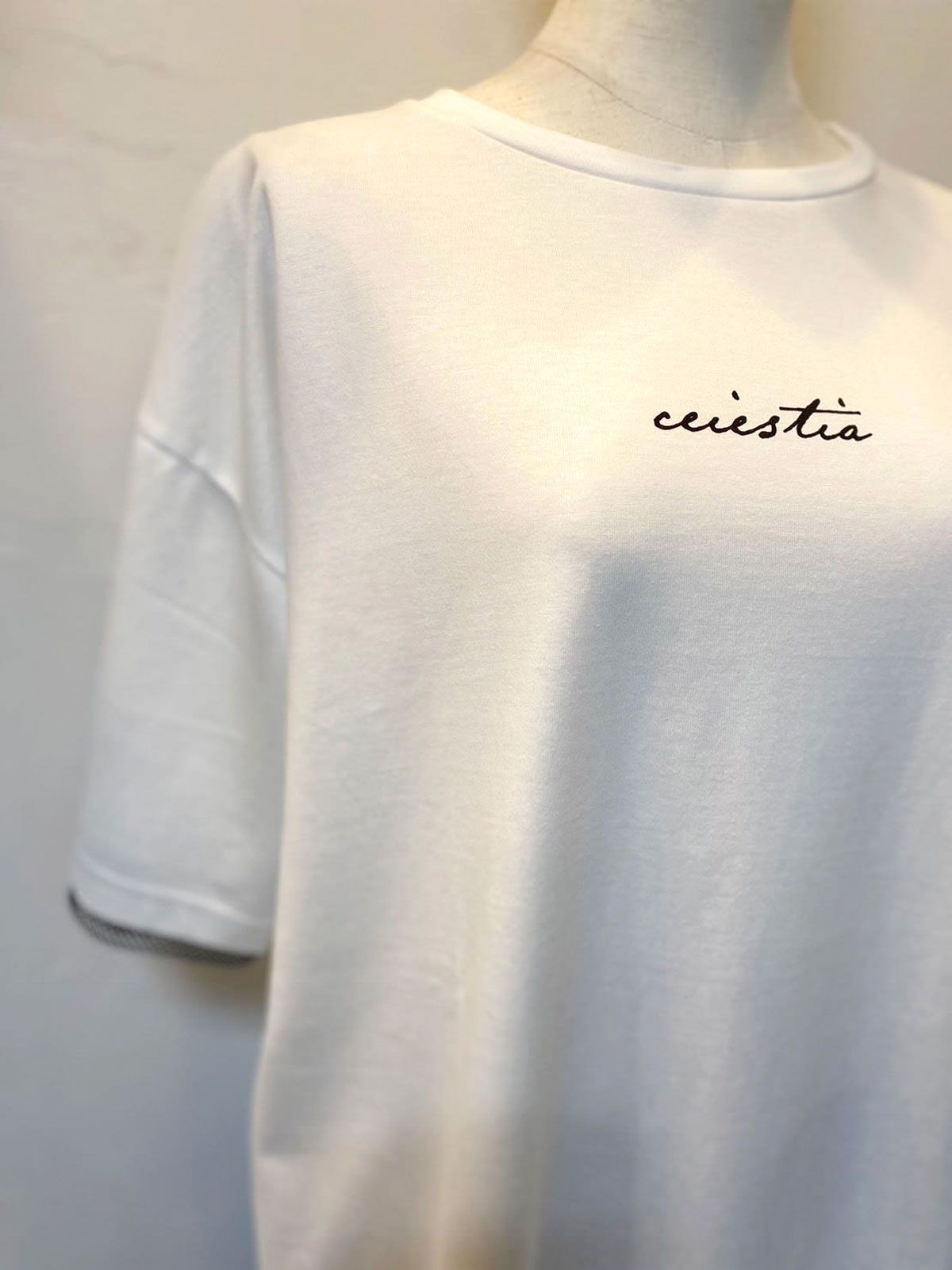 ロゴプリントセミショートTシャツ ホワイト