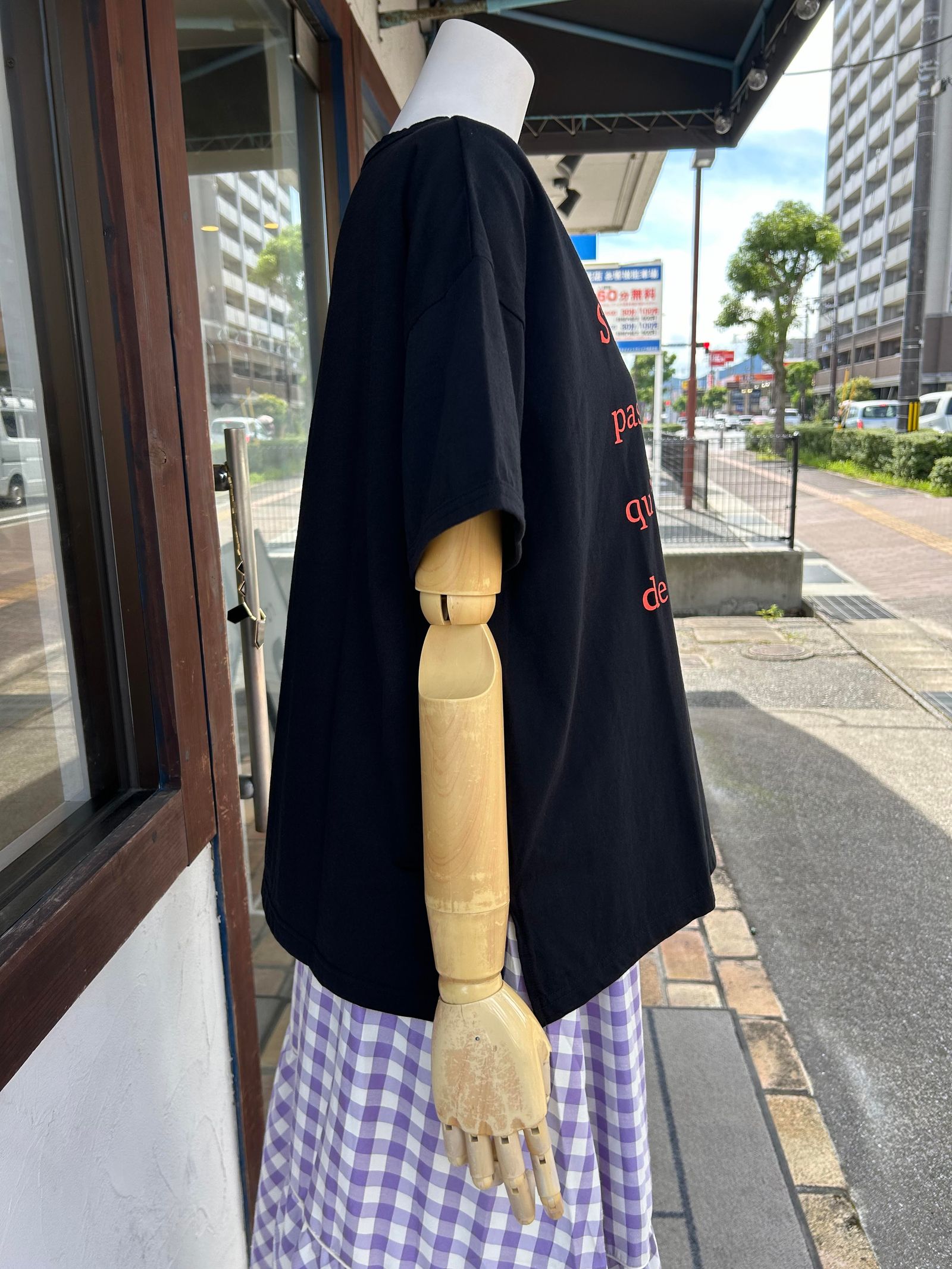モイストソフト天竺タイプライタープリントTシャツ ミルクxオレンジ