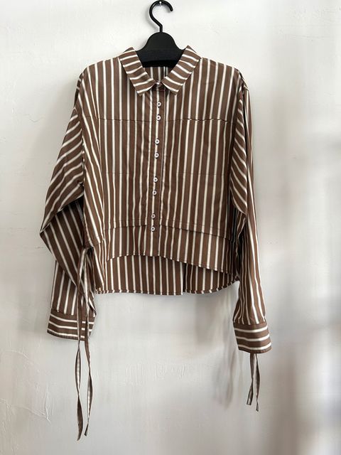 ストライプバックプリントシャツ ベージュ