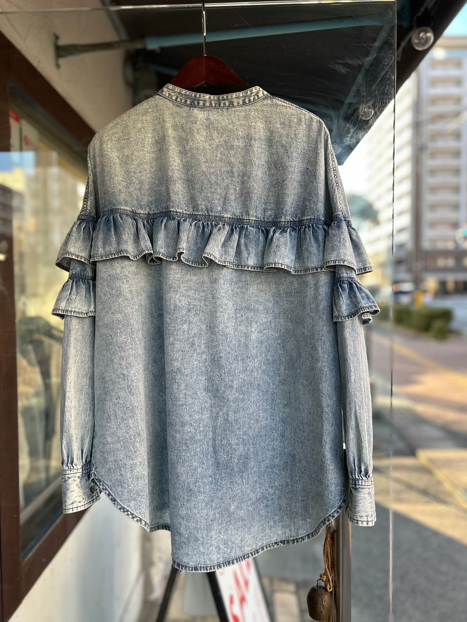 ライトオンスデニムフリルシャツ インディゴブリーチ
