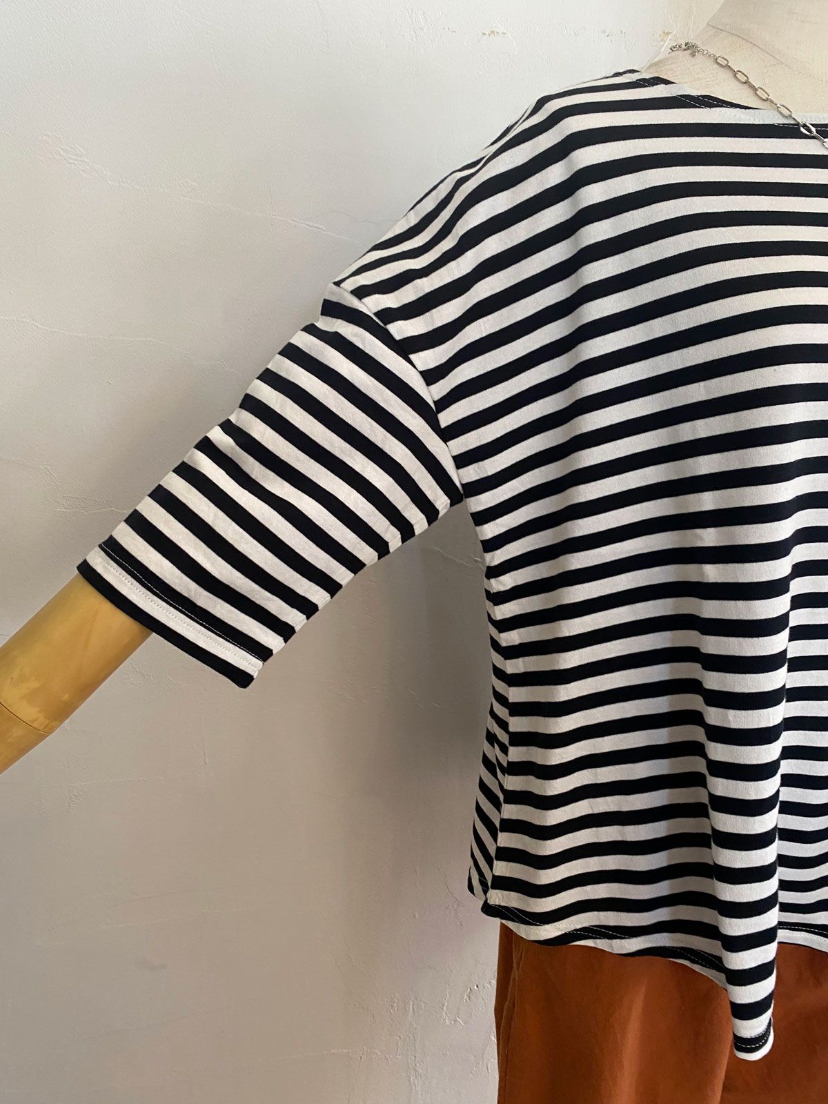 天竺BDミナミラウンドシャツ オフ×ブラック