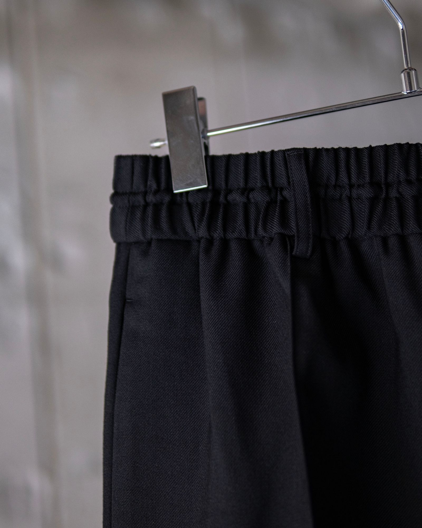"REL" WOOL POLYESTER TWILL / BLACK