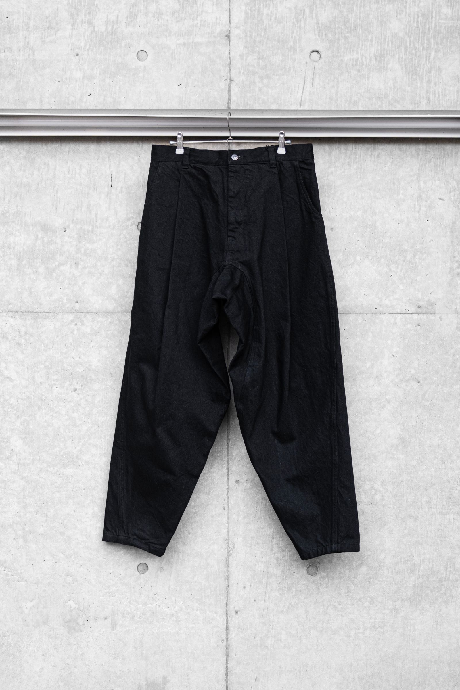 Denim Tapered Pants / Black
