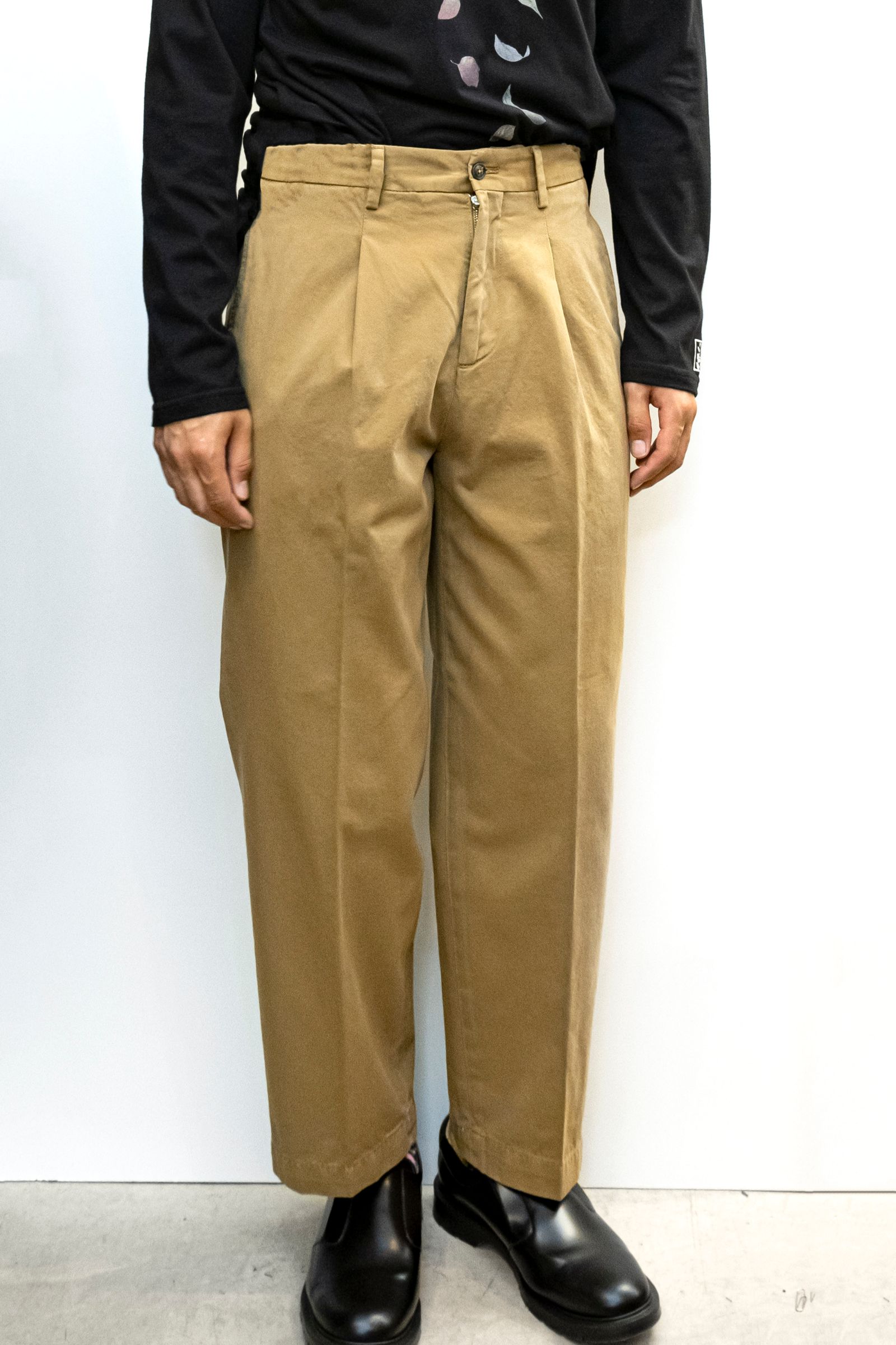 RICCARDO METHA - Dragon Twill 1tuck Wide Pants / KHAKI | Retikle 