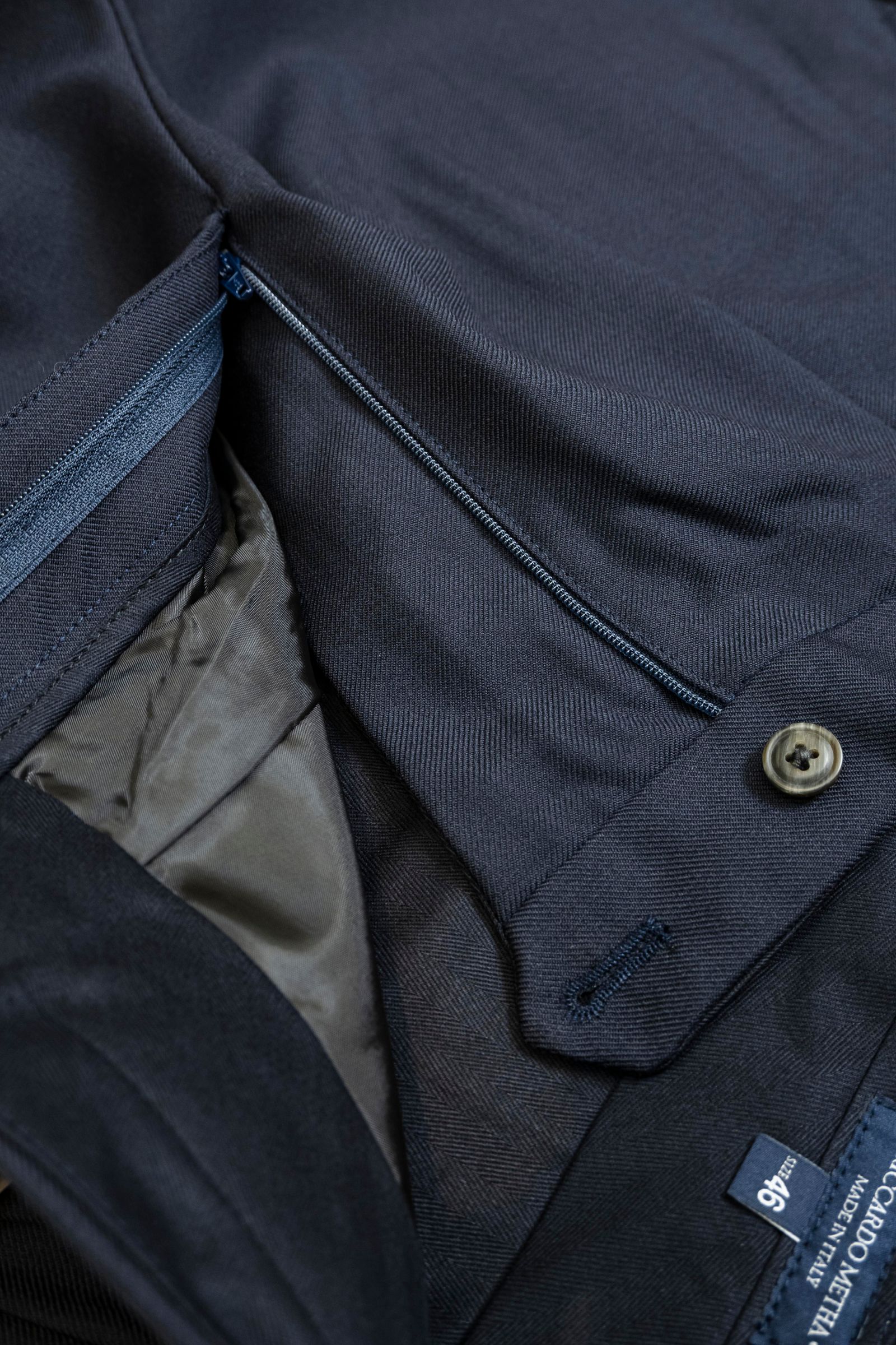 WOOL SOLID 1TUCK WIDE TROUSERS / NAVY