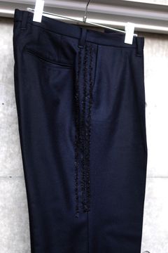 Code embroidery trousers / nvy
