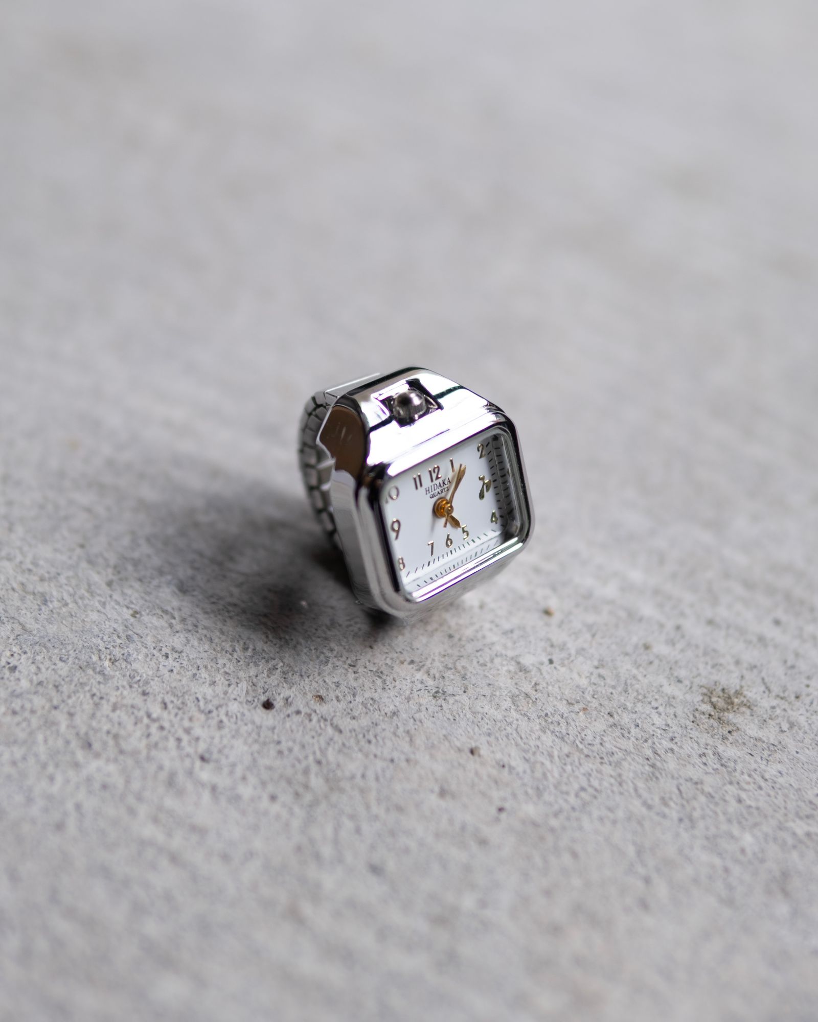 E/W Ring Watch / Silver/White