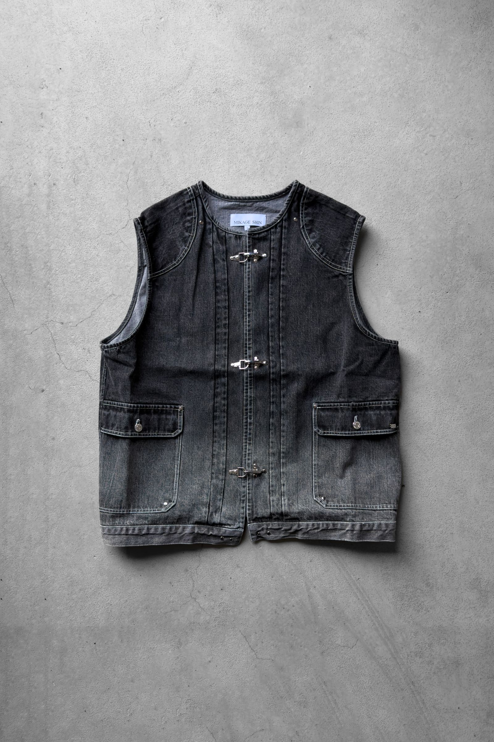 Silver Buckle Denim Vest / Black