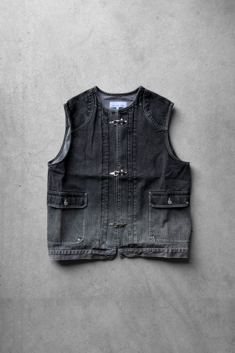 Silver Buckle Denim Vest / Black