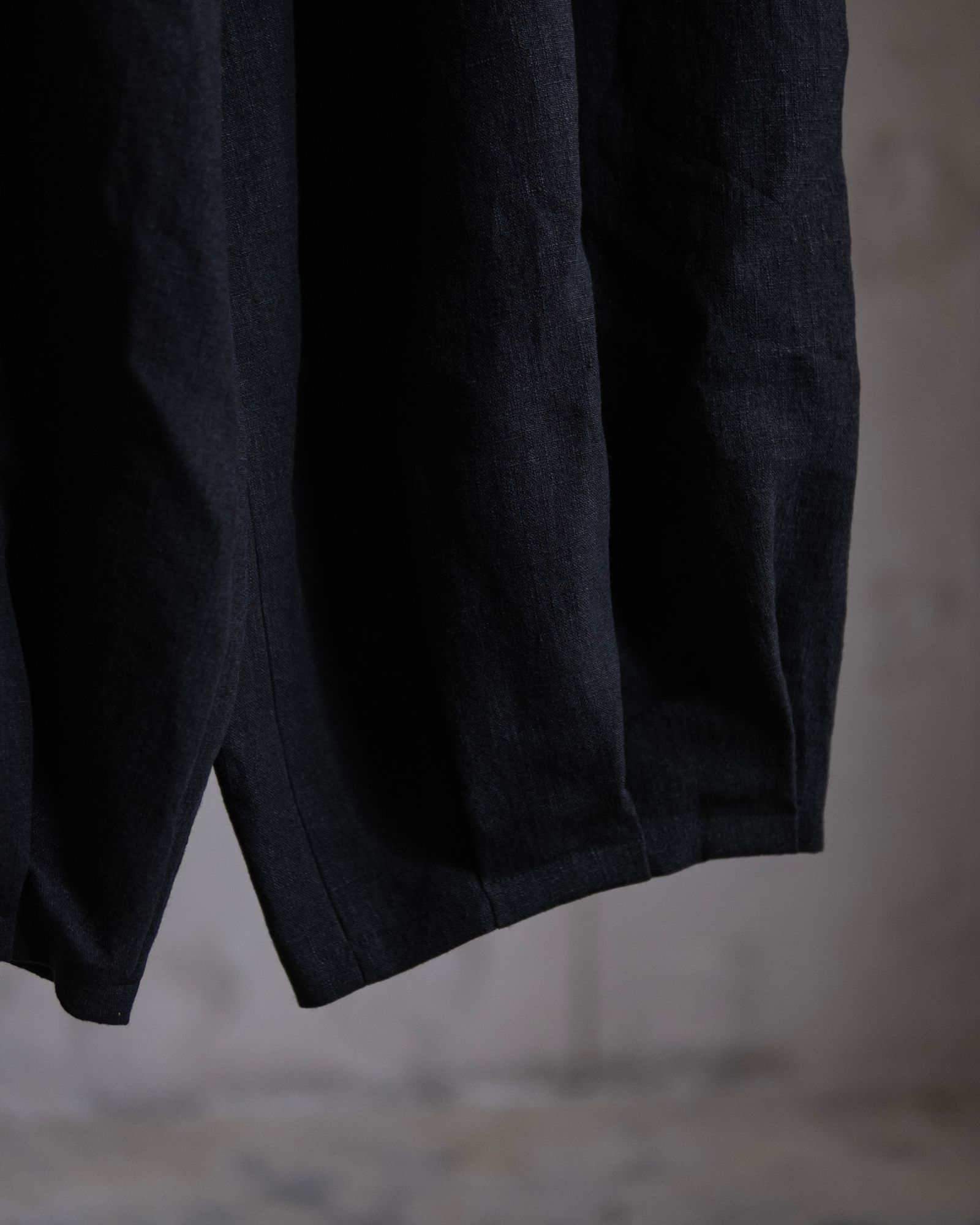 Linen Tucked Hem Wide Easy Pants / Black