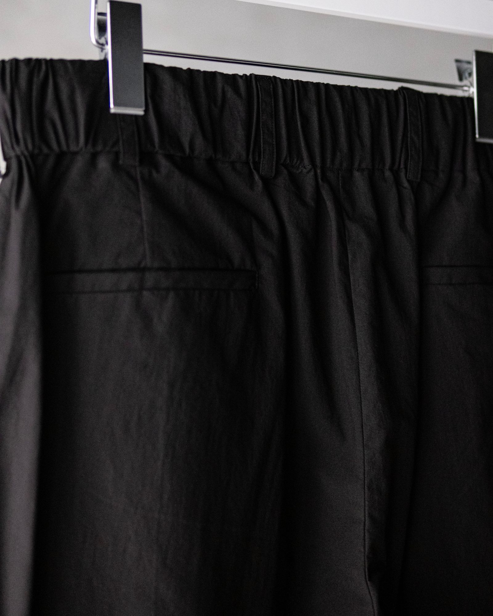 Soft Cotton Knee Tuck Pants / Black
