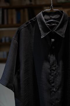SHEER SHARKSKIN SS SHIRT / BLACK