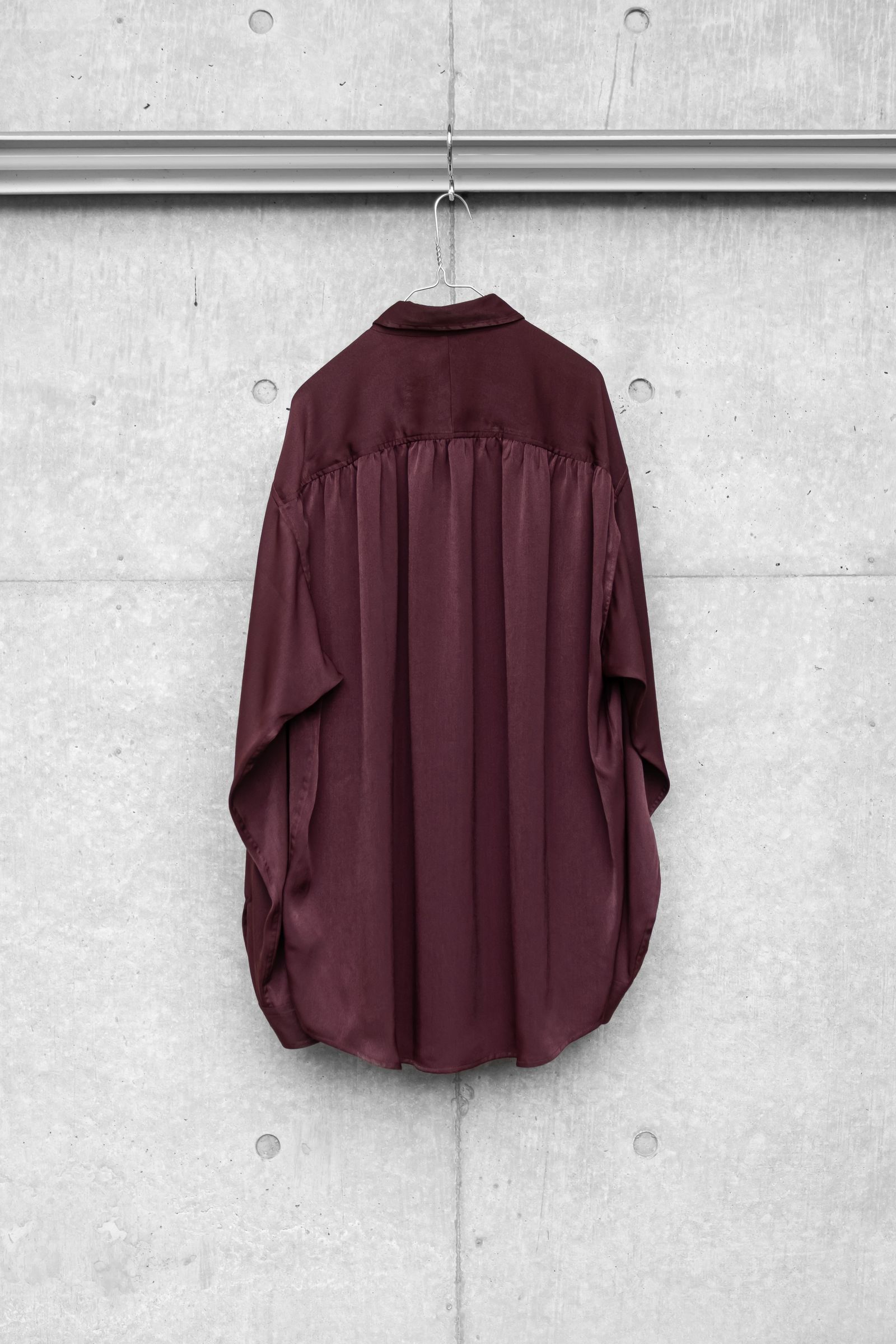 HUSH GATHER L/S SHIRT / BORDEAUX