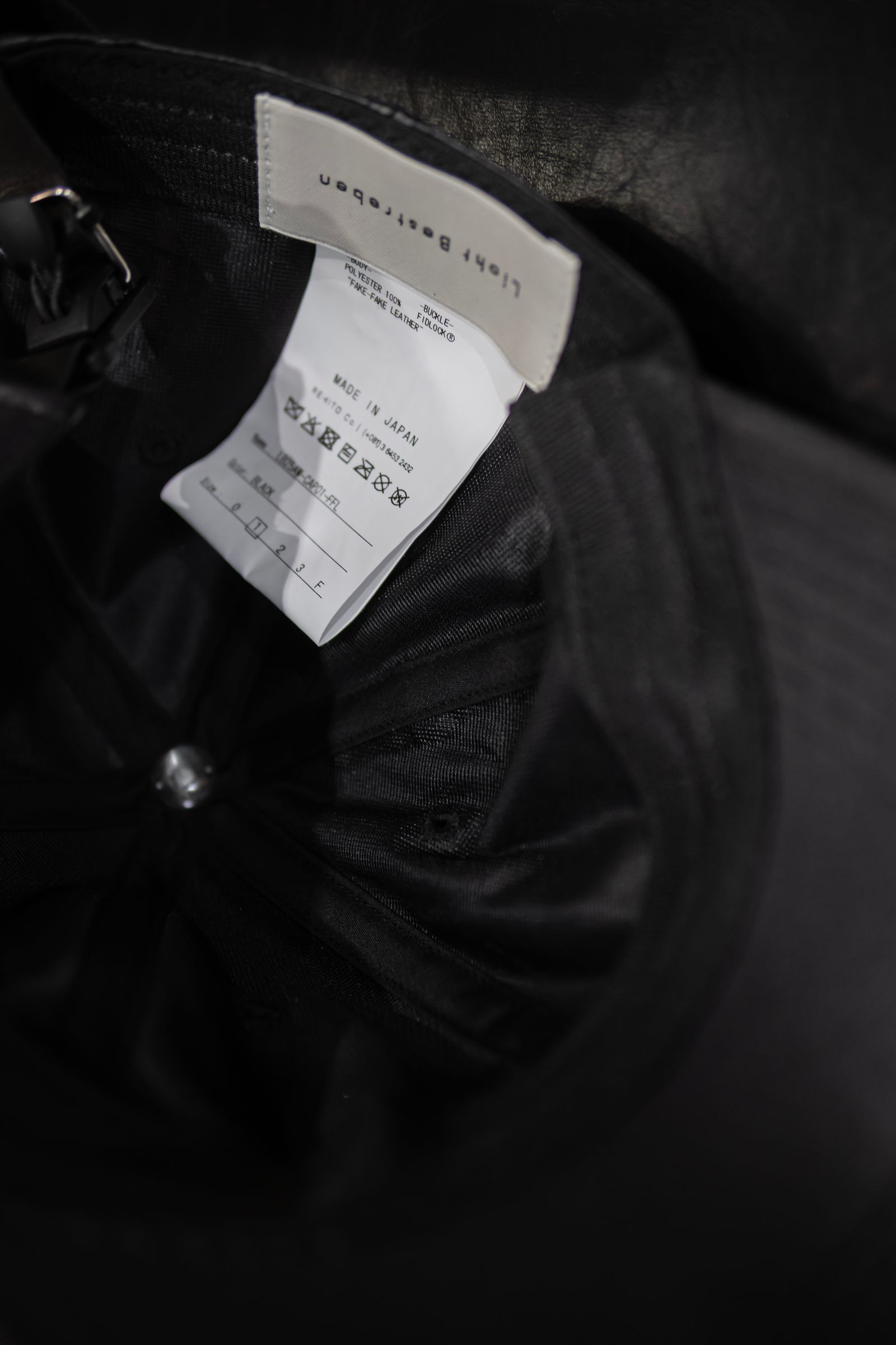 "FAKE-FAKE LEATHER" magnetic buckle cap / BLACK