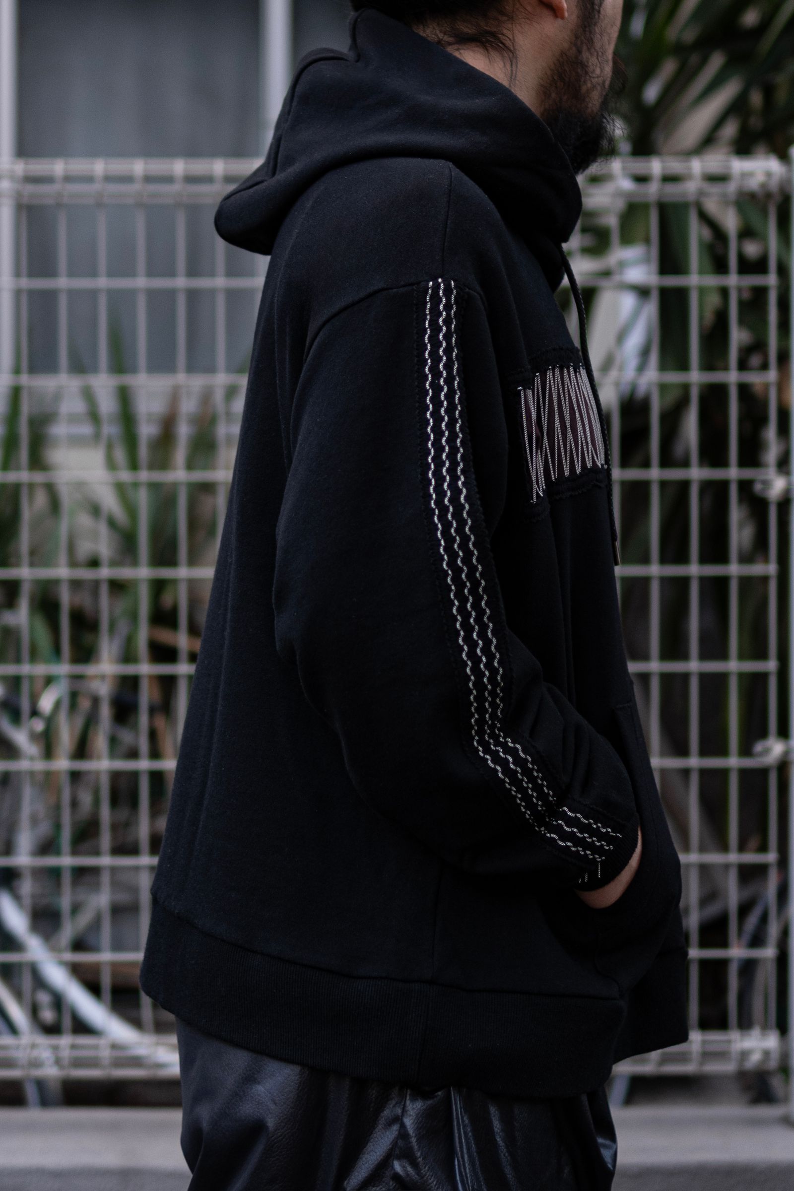 Chain tape hoodie / blk