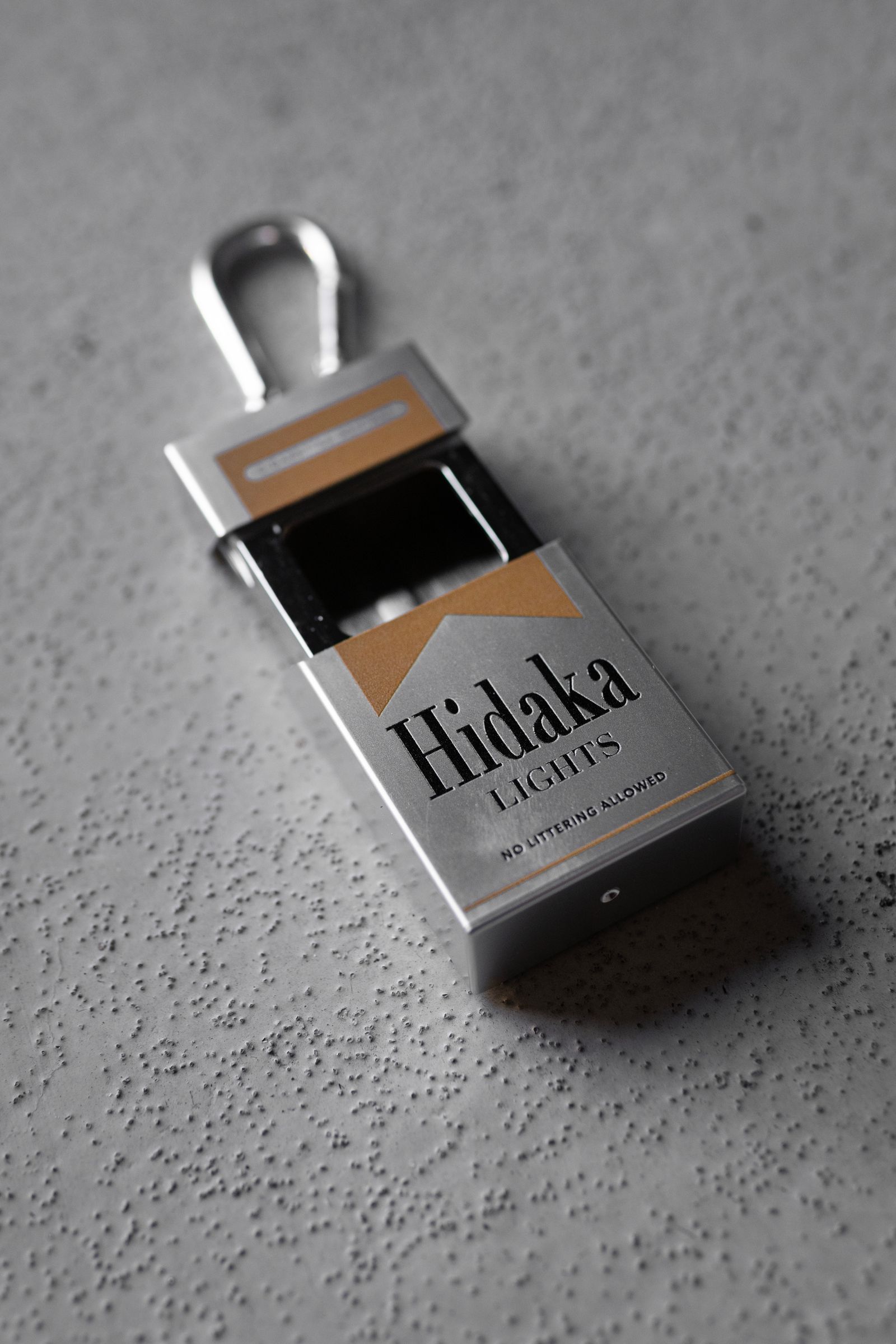 PORTABLE ASHTRAY - MARLBORO / GOLD