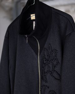 Tape embroidery track JKT / gry