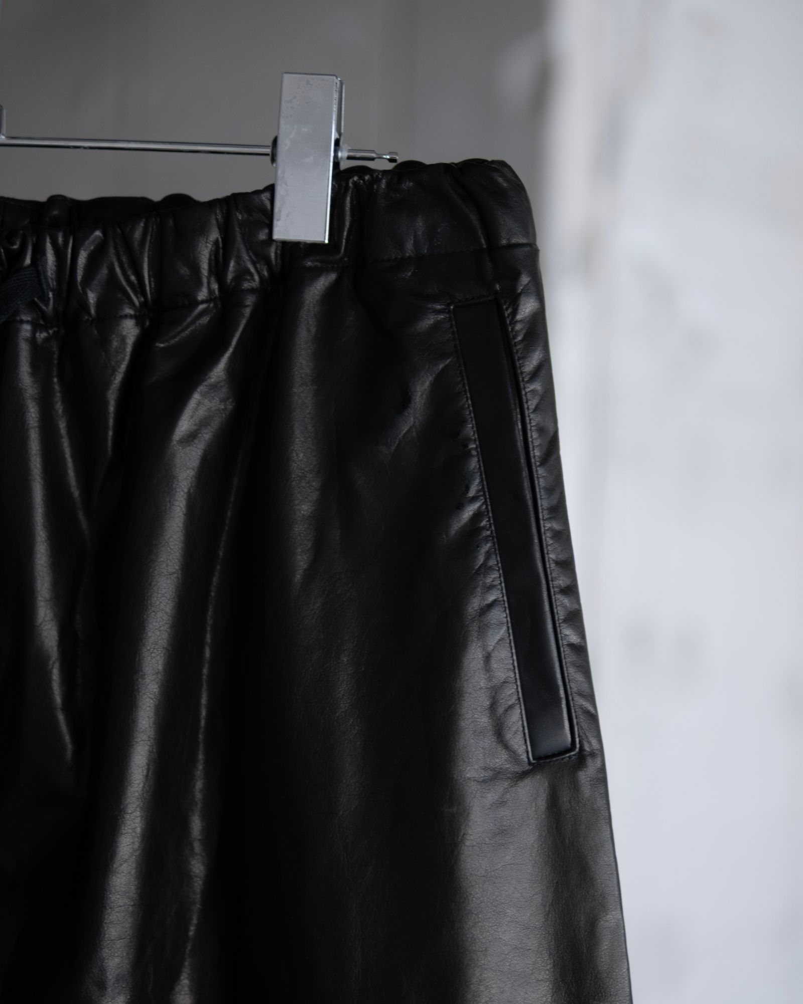 "COM" OILED LEATHER / BLACK