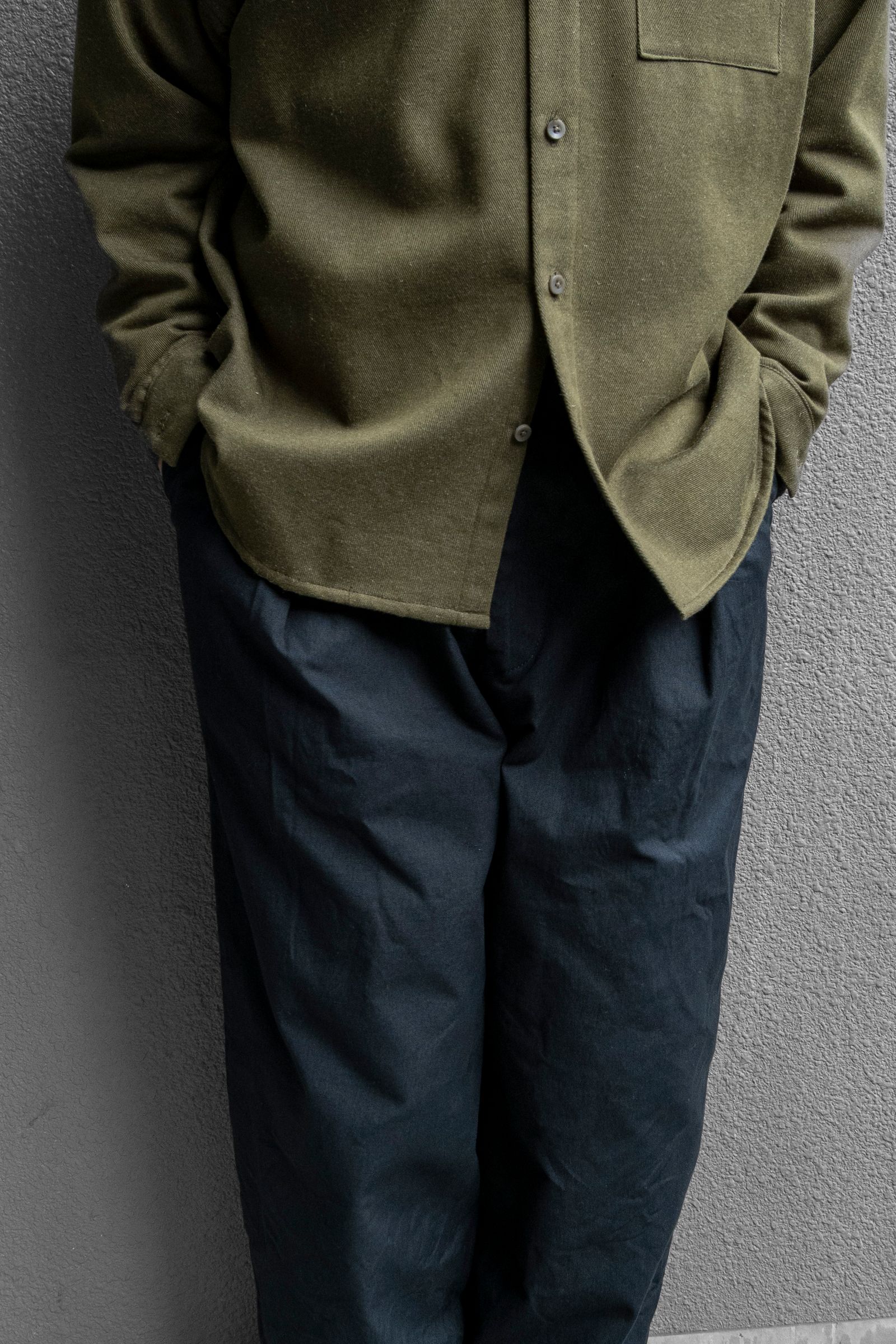 roundabout - Double Canvas Deep Tuck Pants / Dark Green | Retikle