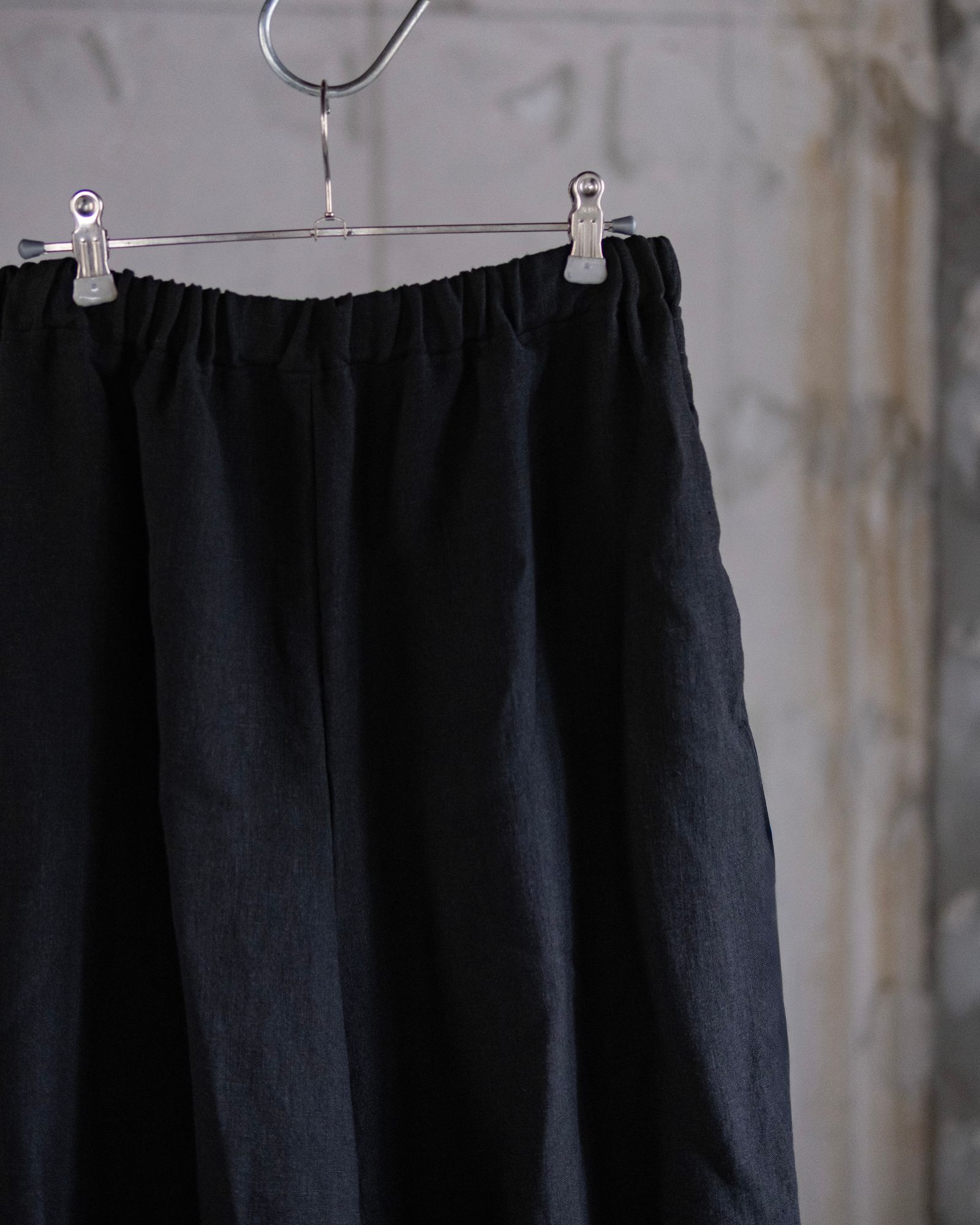 Linen Tucked Hem Wide Easy Pants / Black