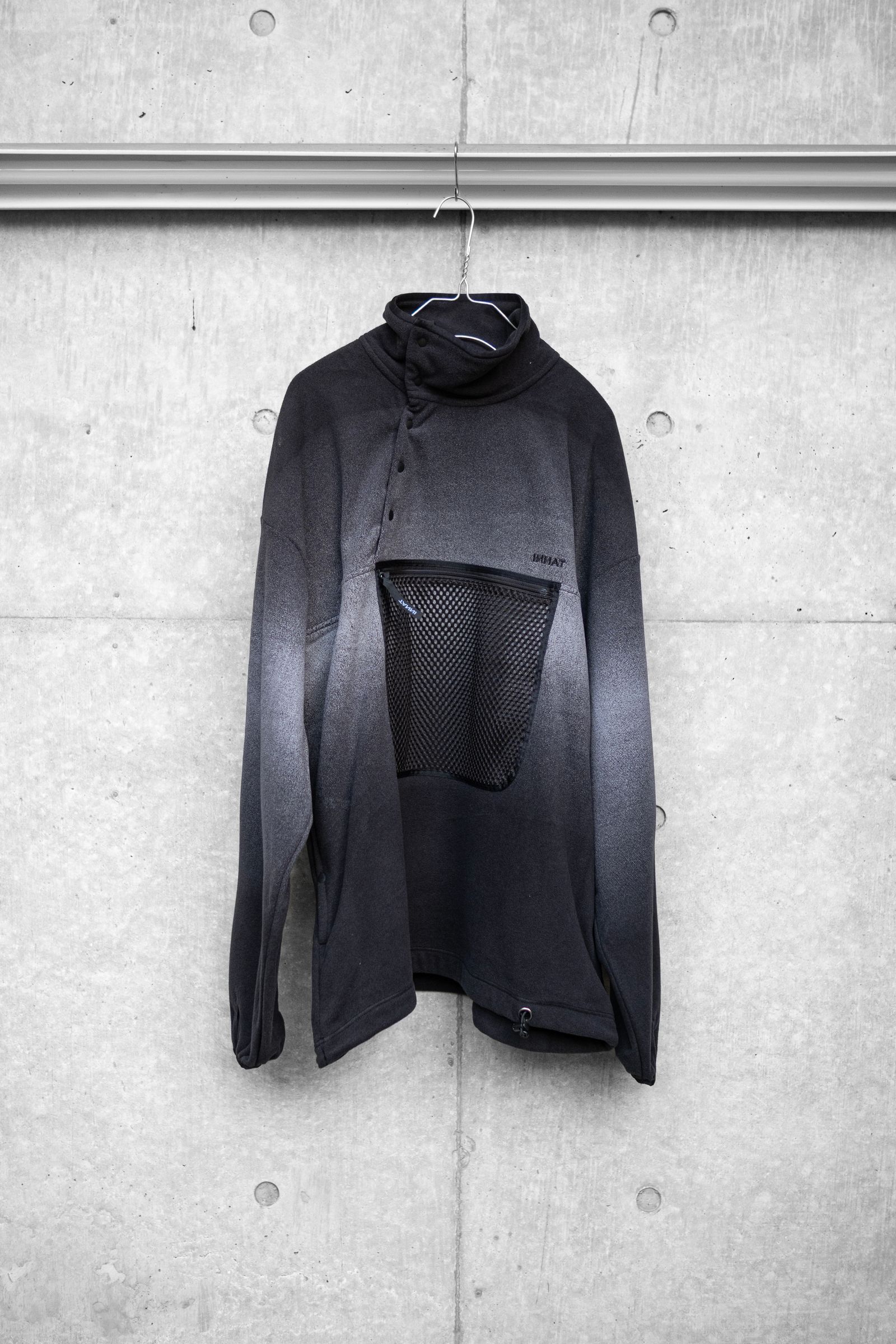 【INNAT×WILD THINGS】PIGMENT PRINT WASH POLARTEC PULLOVER / Black