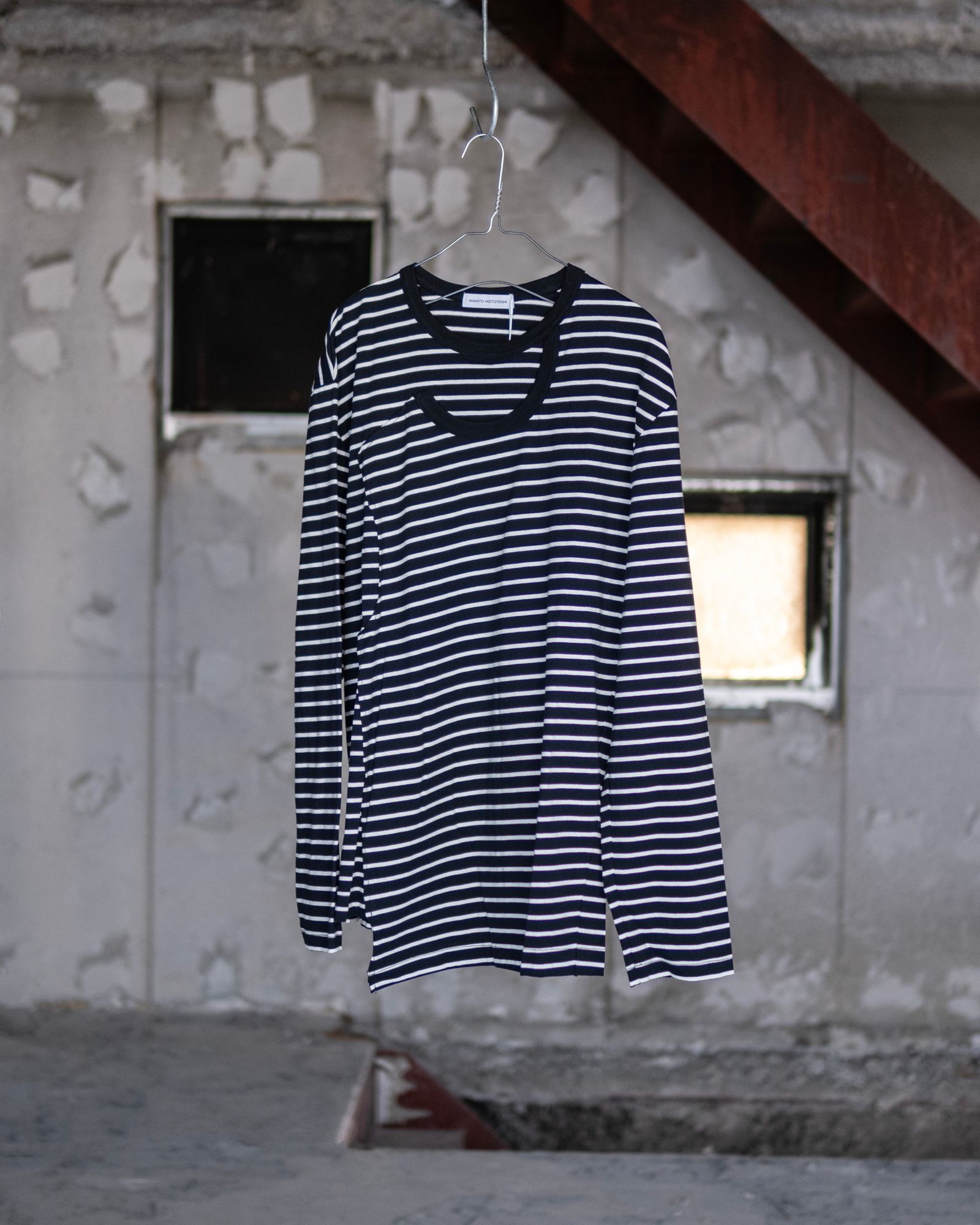 Docking Long T-Shirt / Black border