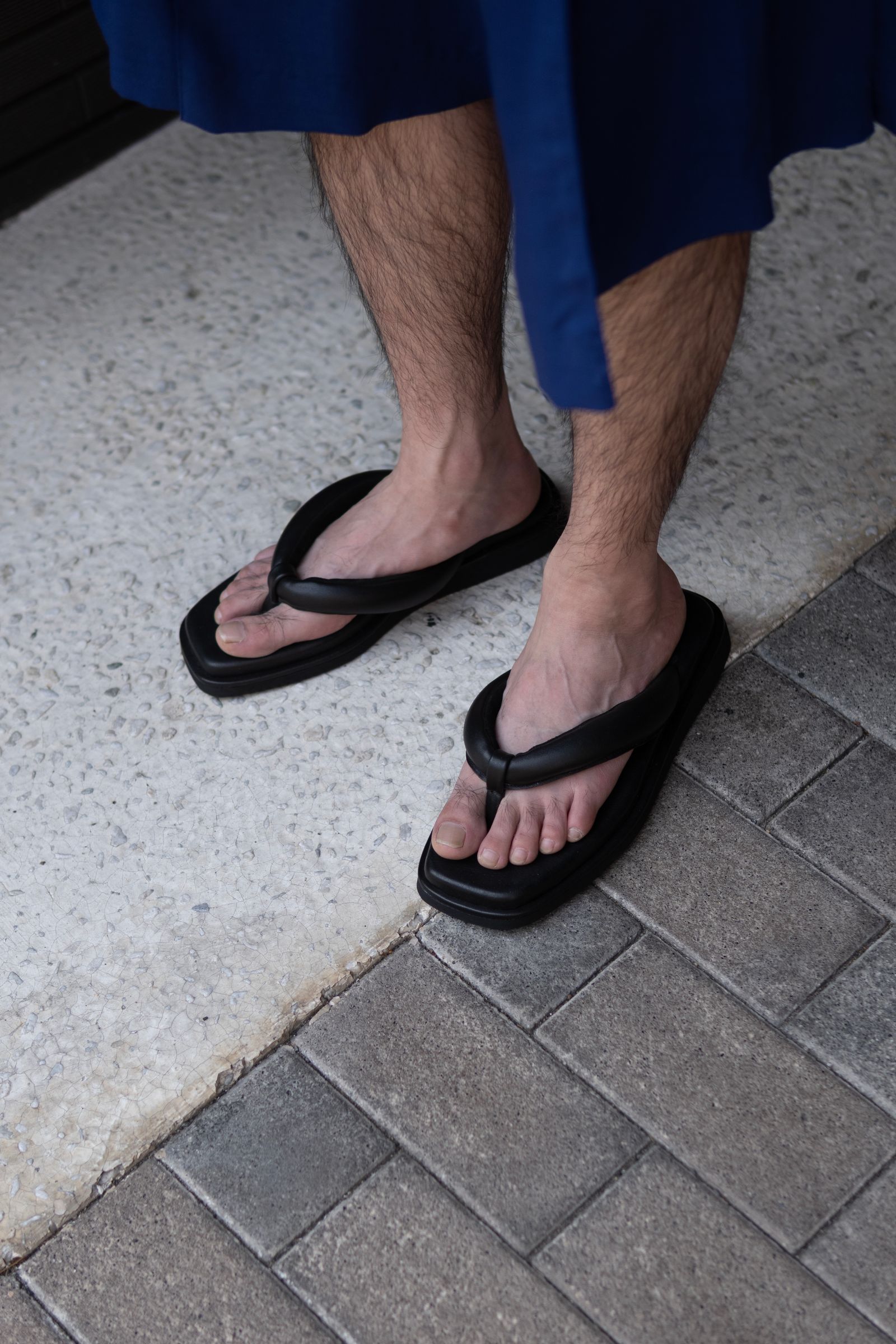 Mixed tong sandals / Black