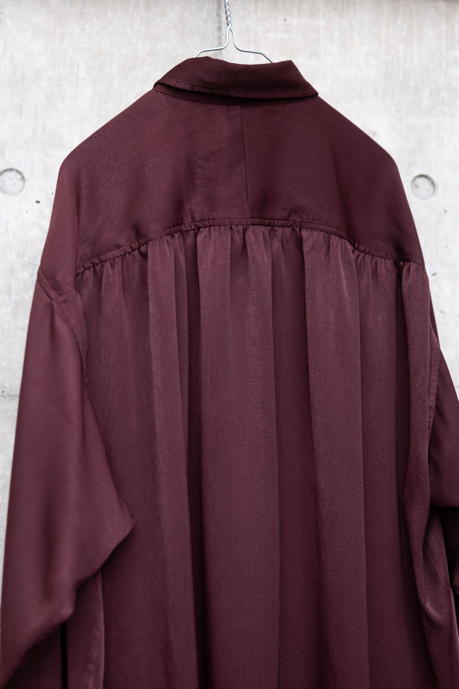 HUSH GATHER L/S SHIRT / BORDEAUX