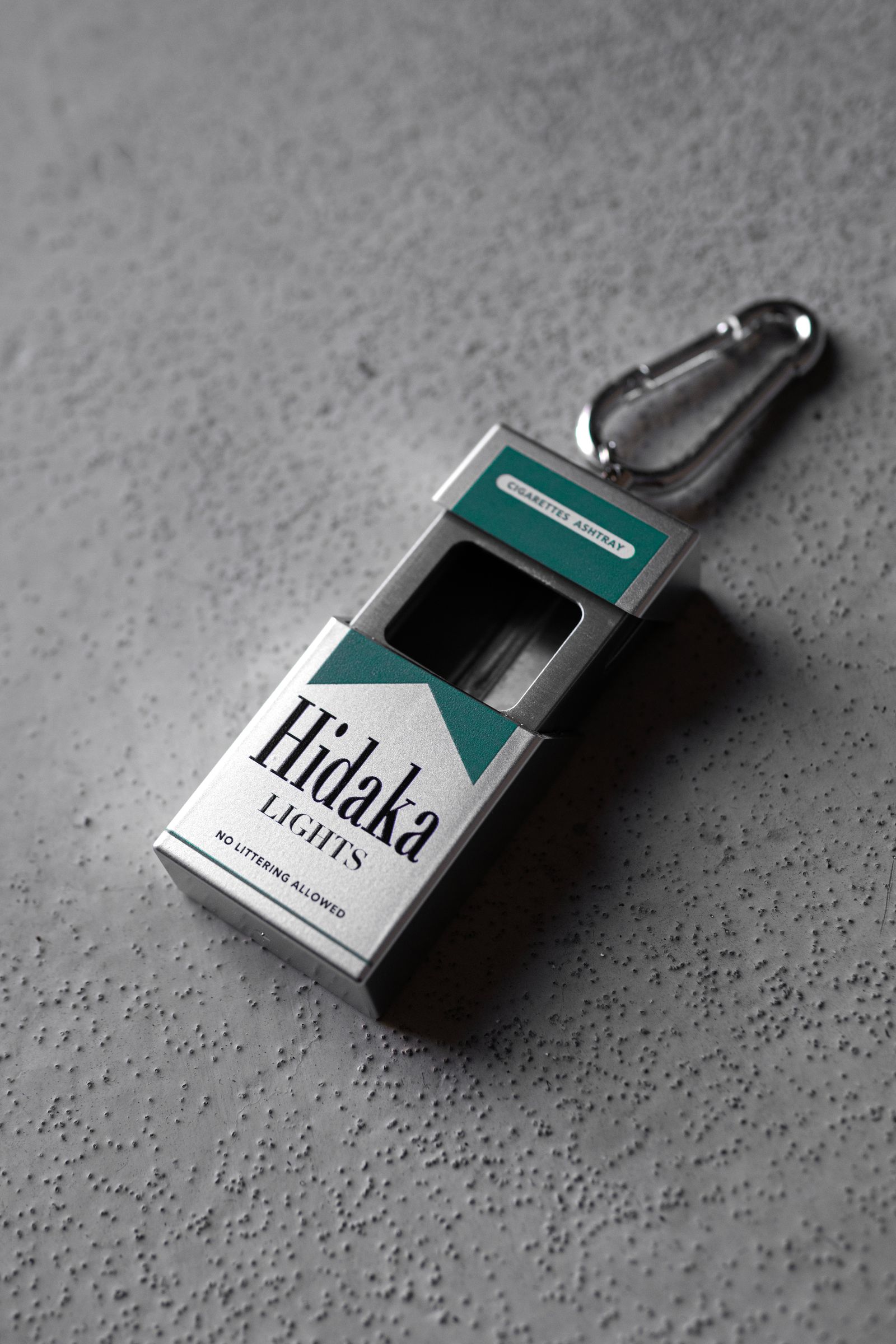 PORTABLE ASHTRAY - MARLBORO / GREEN