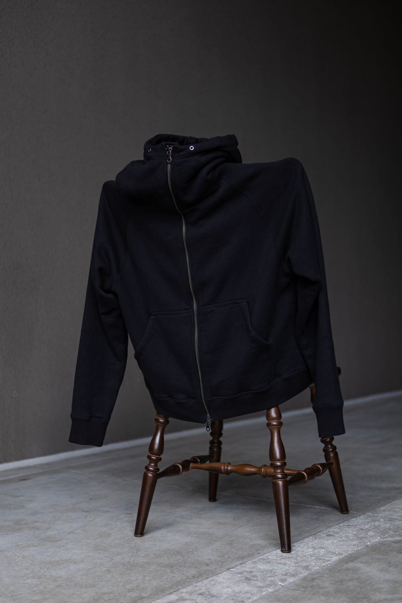 CROPPED BRUSHED HOODIE / BLACK