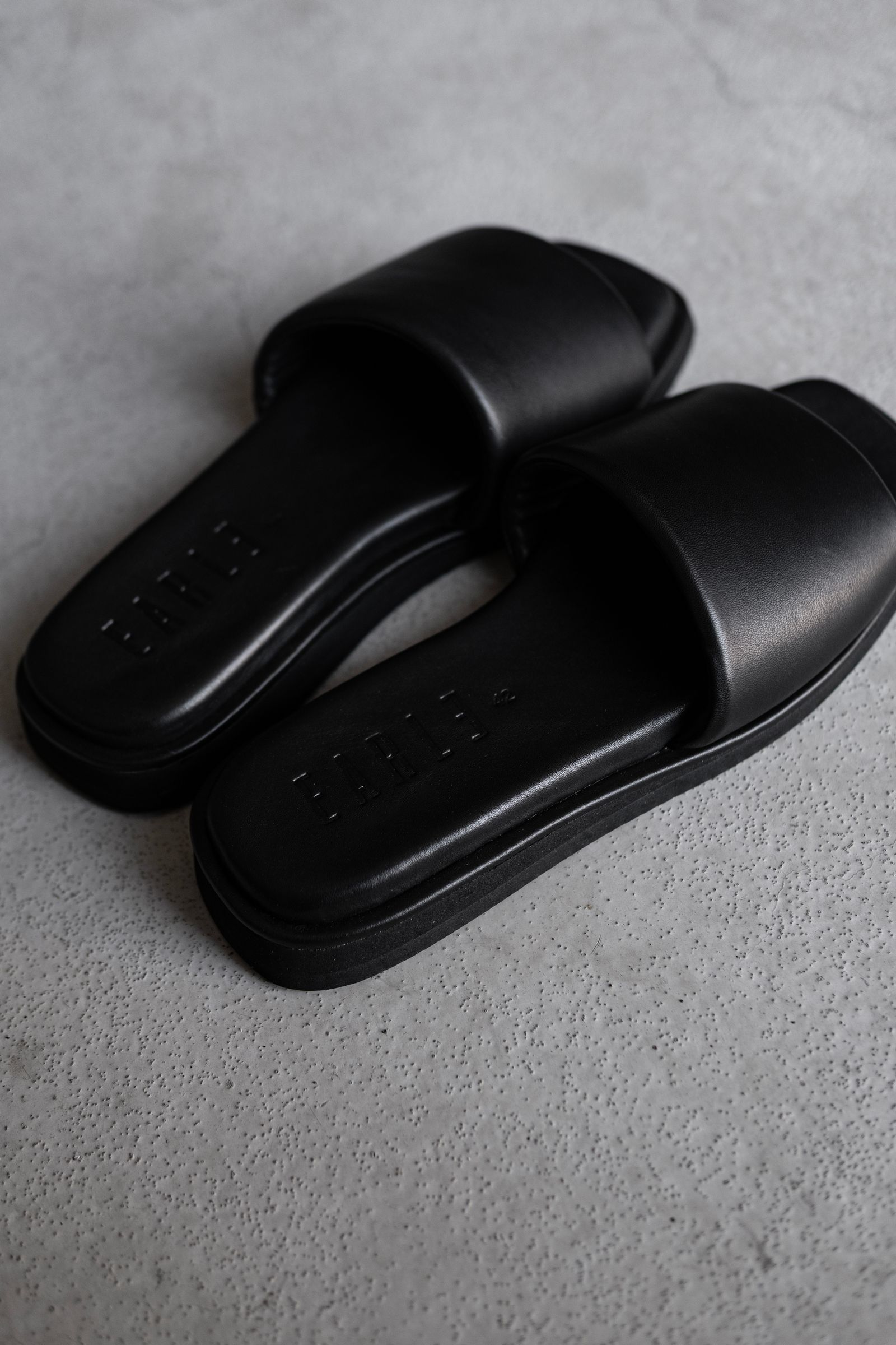 Minimal band sandals / Black