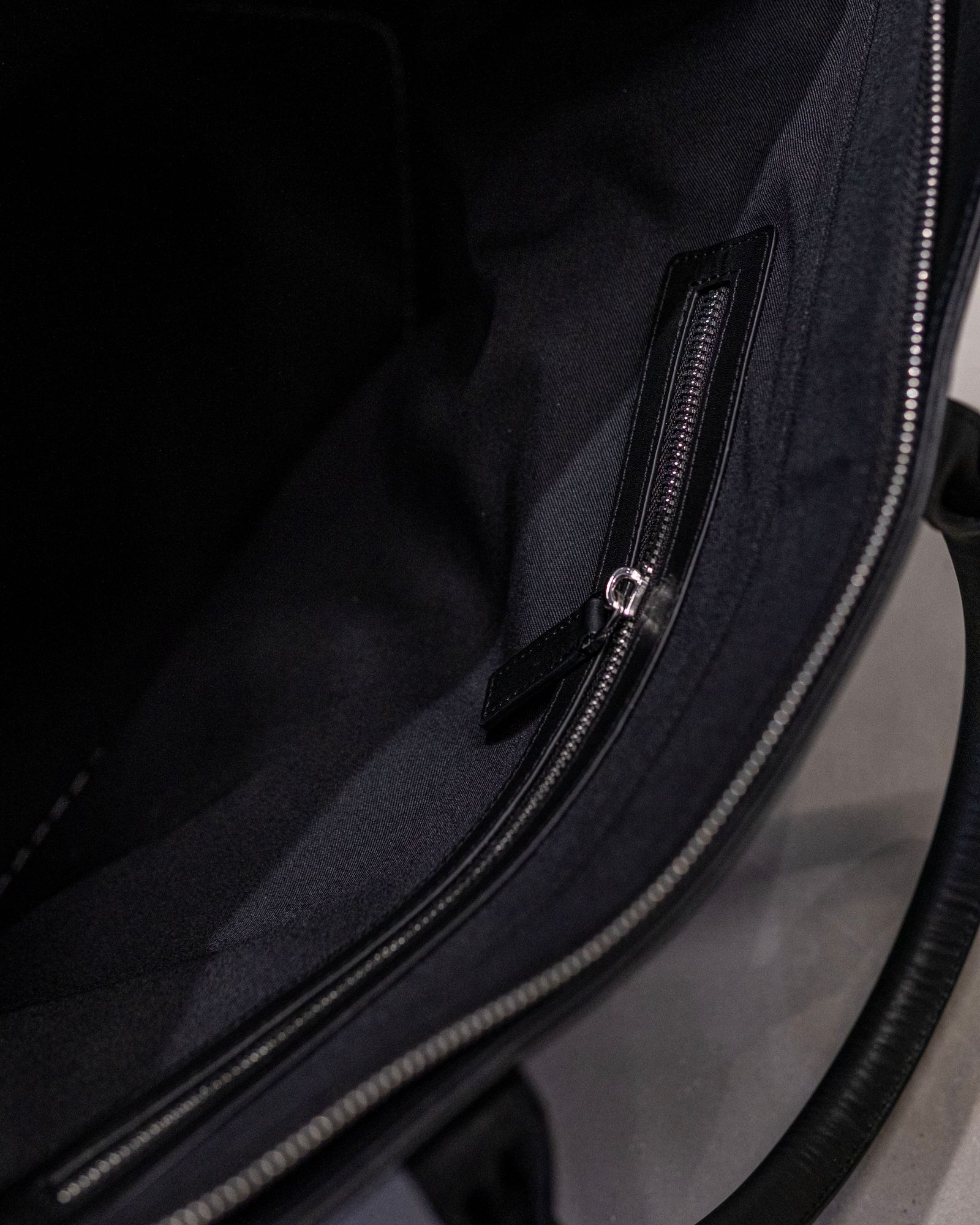 Shoe Sole Boston-Tote Bag / Black