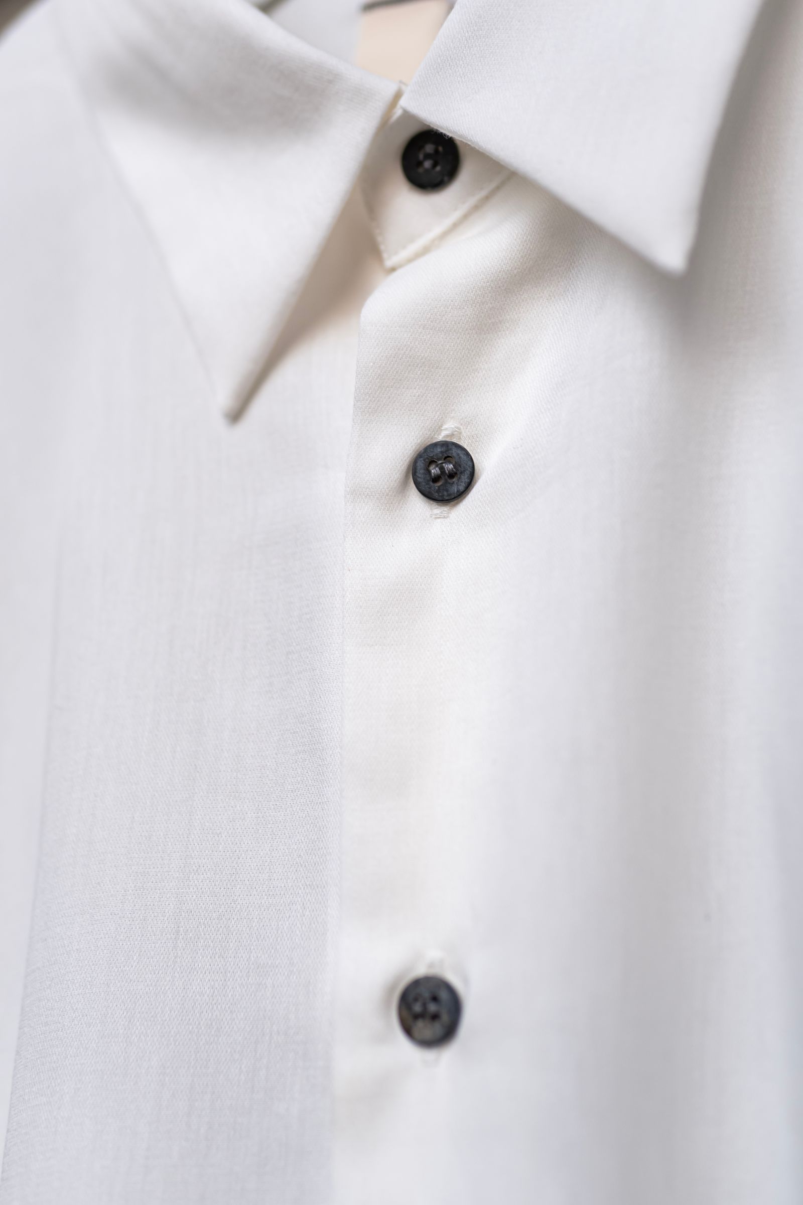 SHORT TORSO SHIRT / SNOW