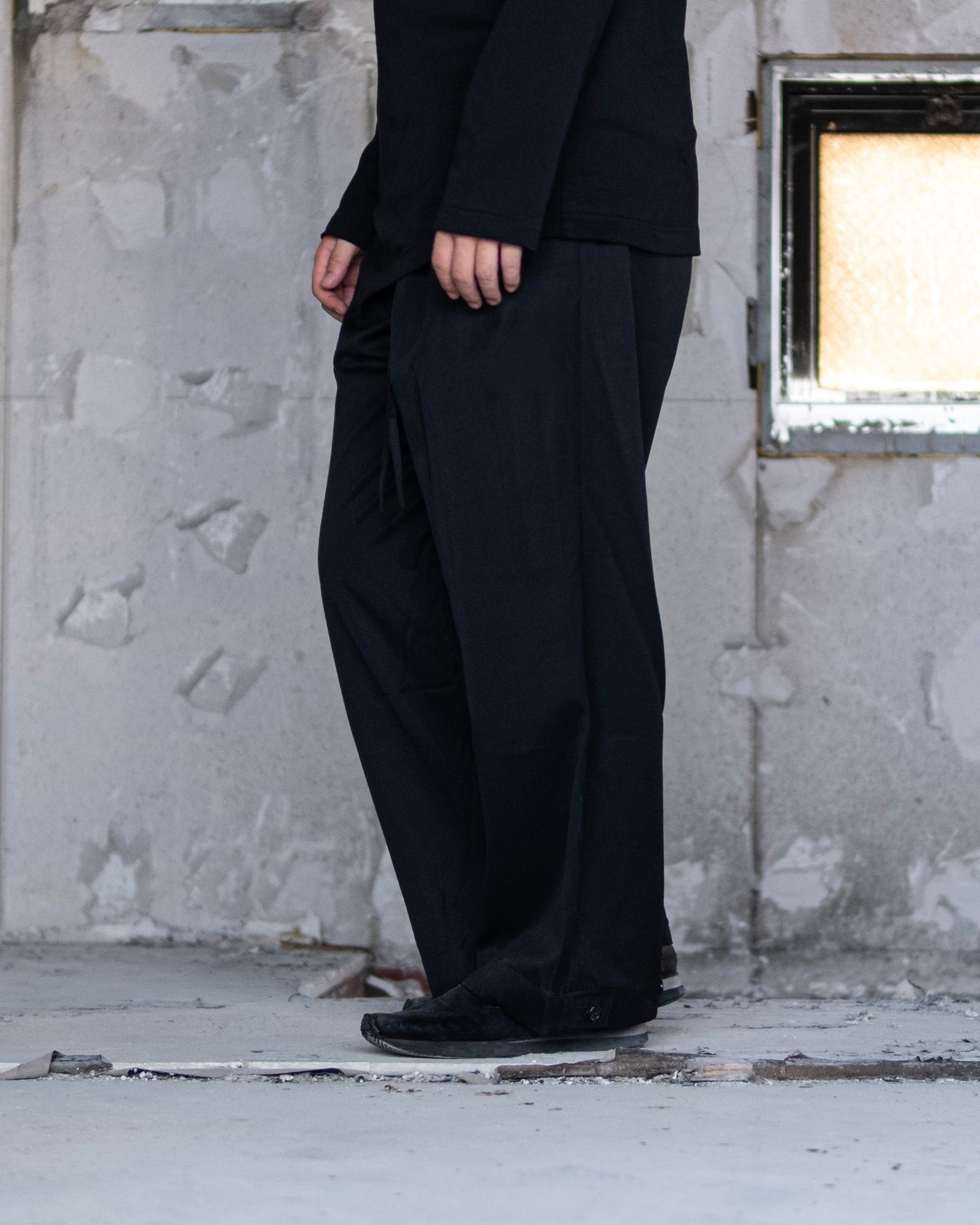 3-Tuck Wide Slacks / Black