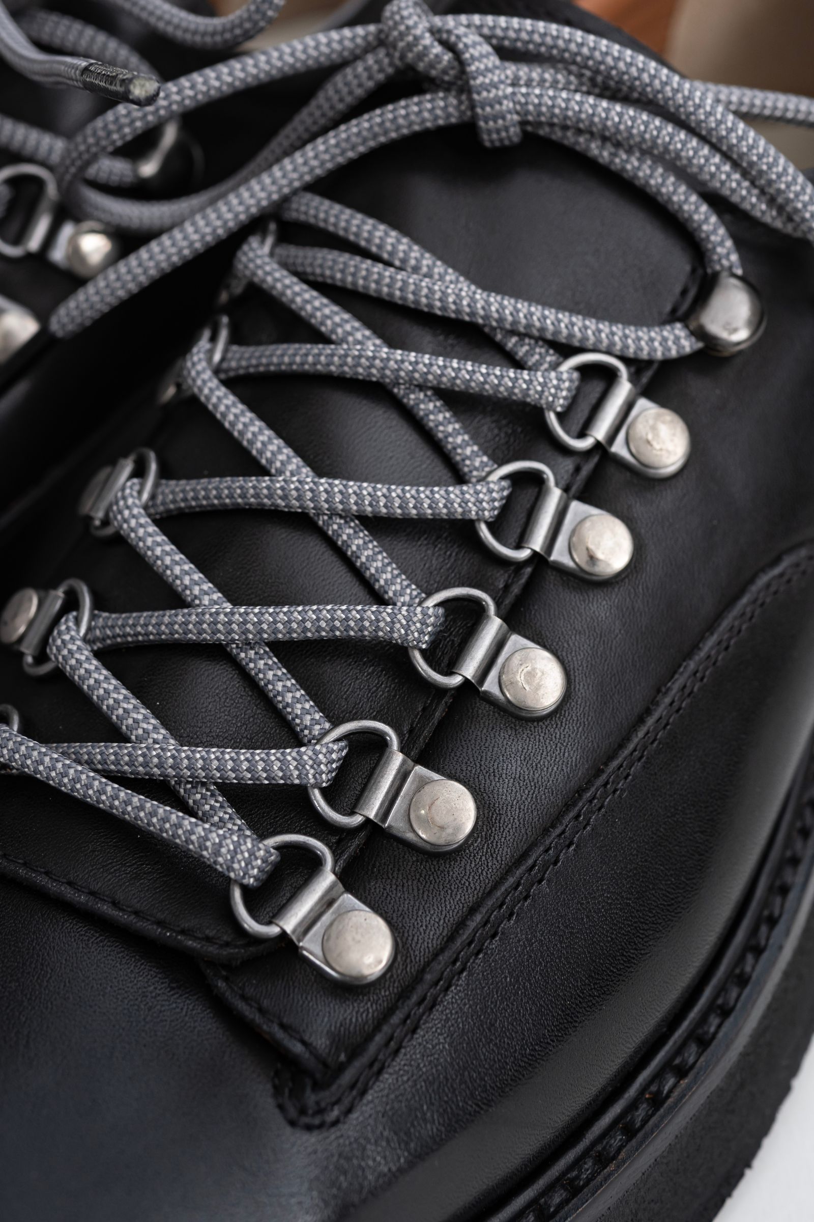 Shoe cut mountain / Black