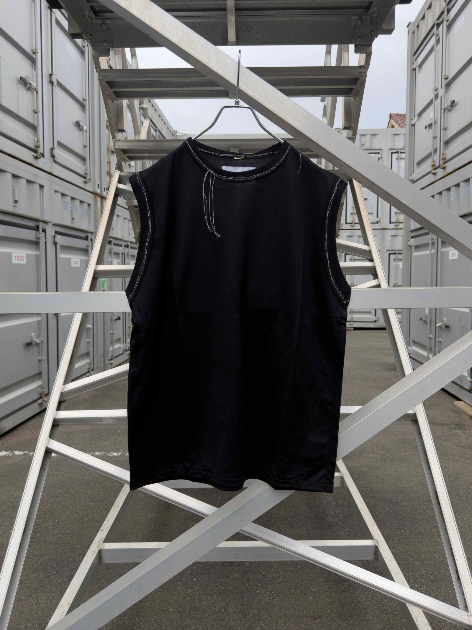 “TUGIHAGI” Neck Sleeveless / Black